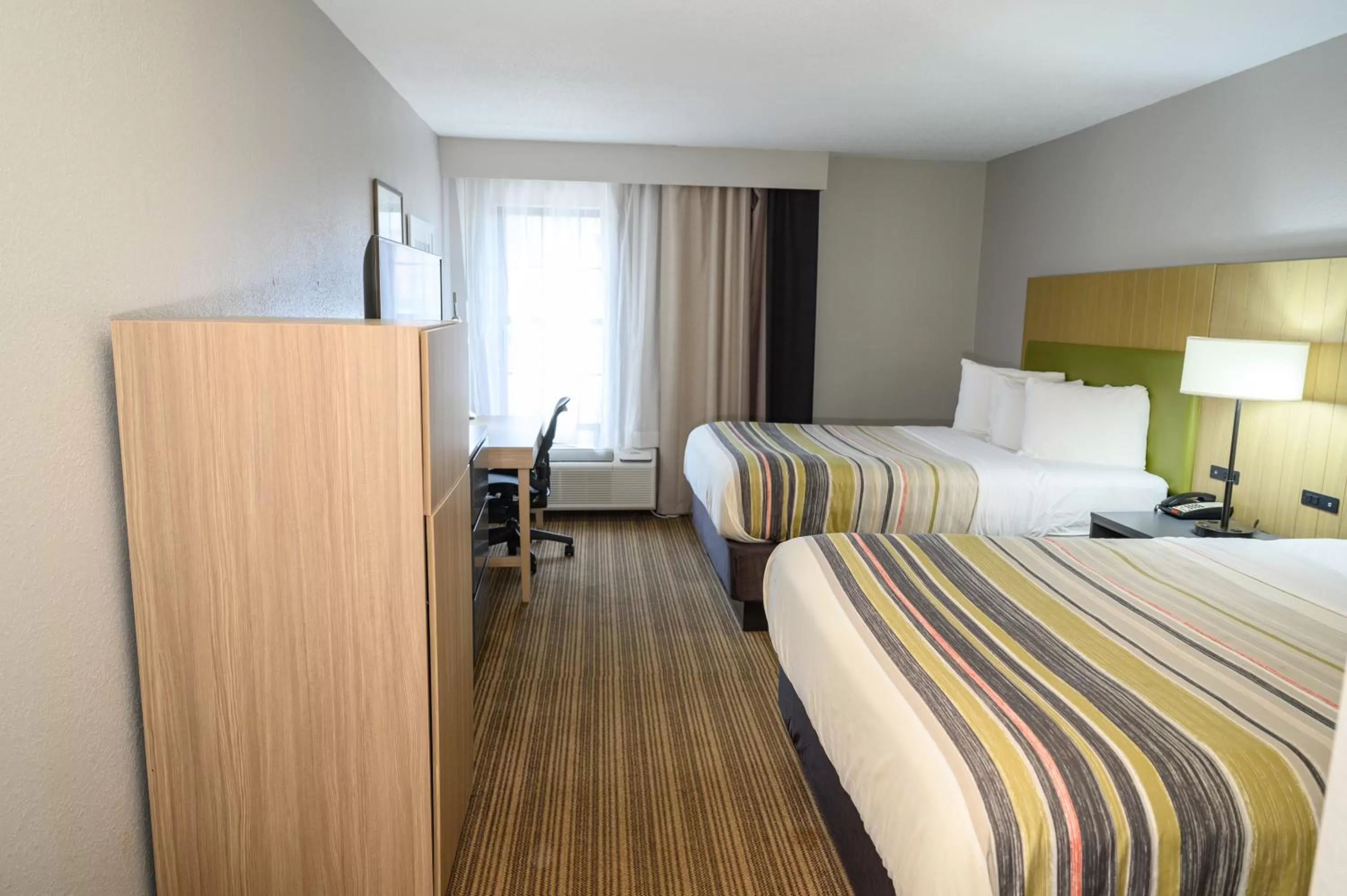 Photo of the whole room, Bed in Country Inn & Suites by Radisson, Greenfield, IN