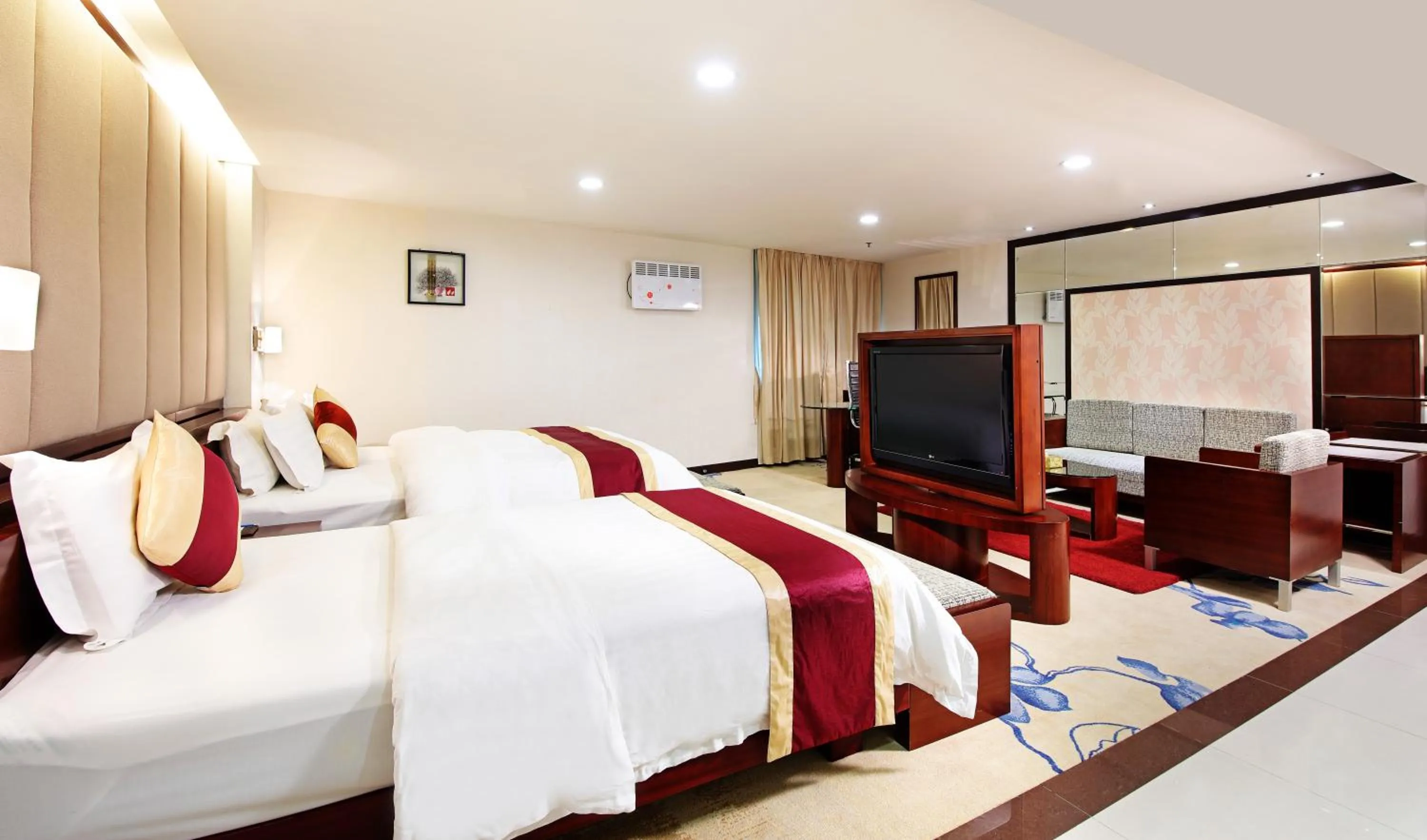 Photo of the whole room in New World Hotel