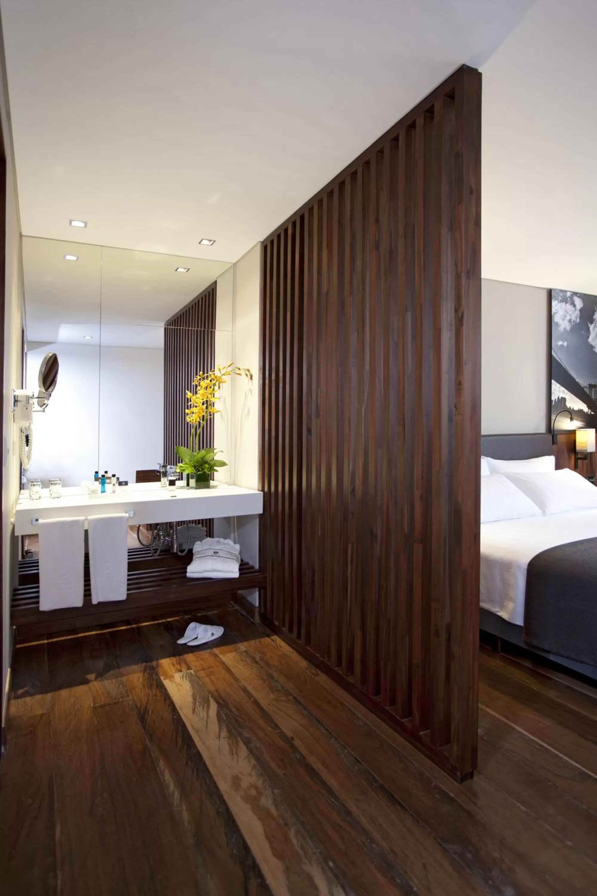 Bathroom, Bed in Hotel Estelar Parque de la 93