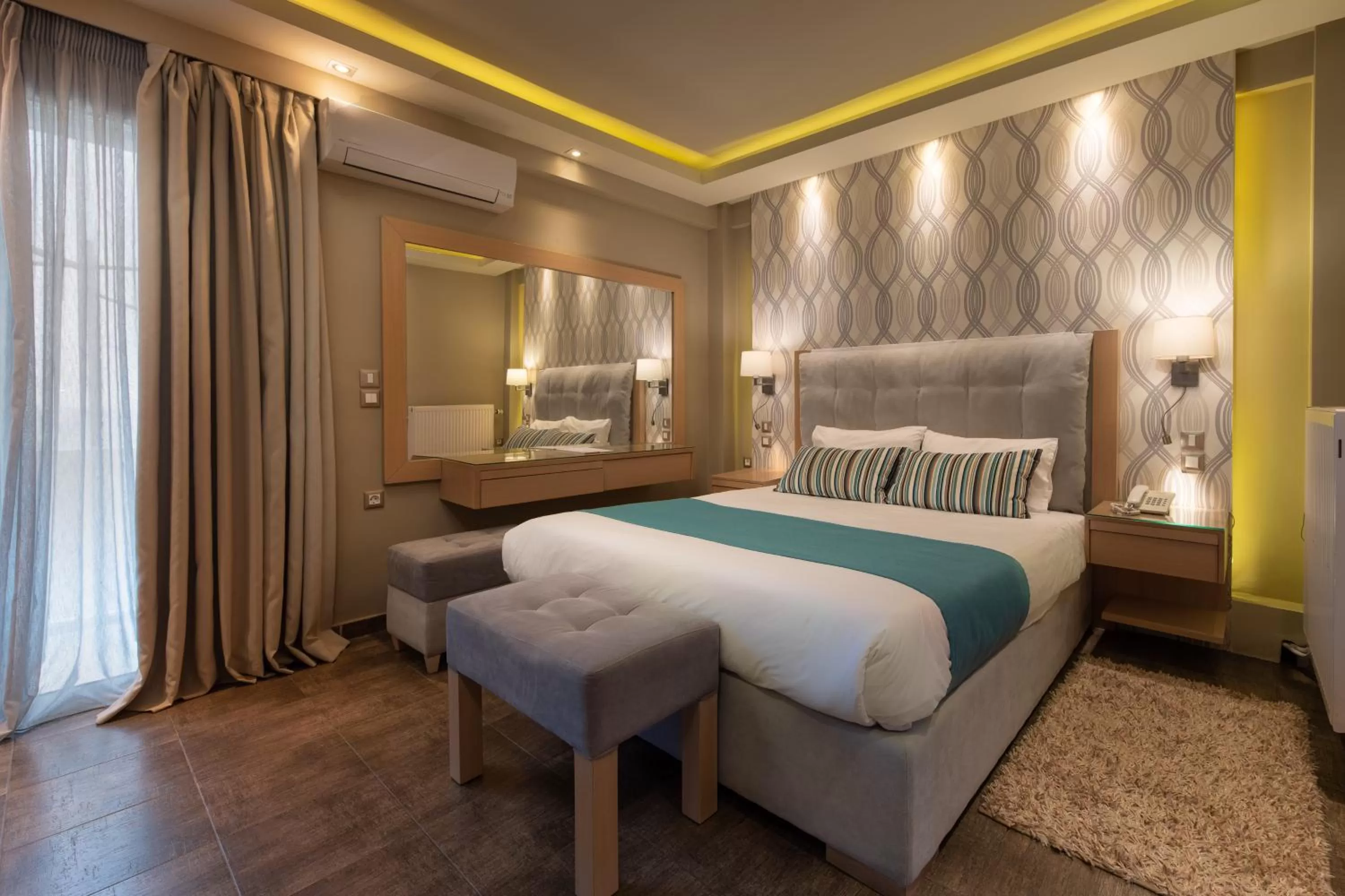 Photo of the whole room, Bed in Heliotrope Hotels