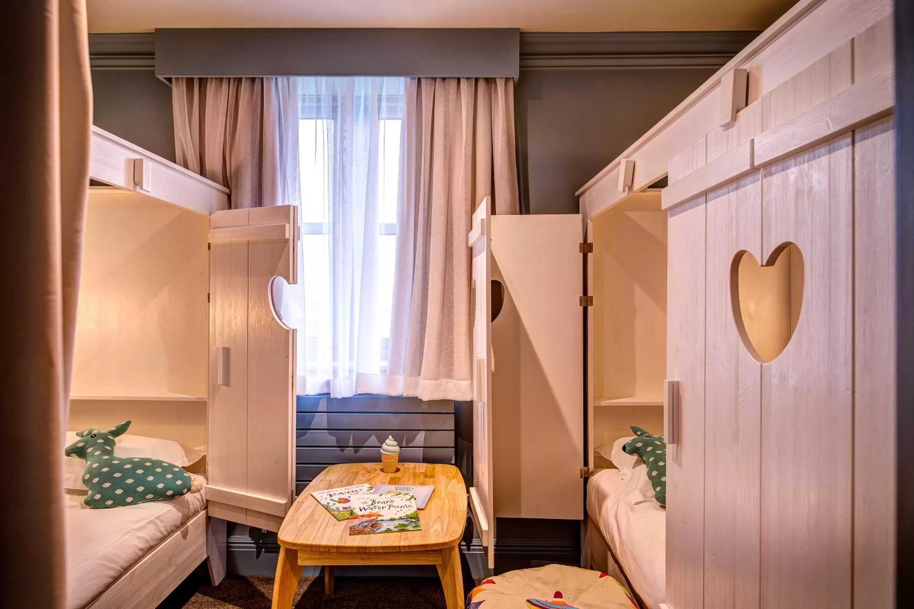 Bedroom in The Great House, Sonning, Berkshire