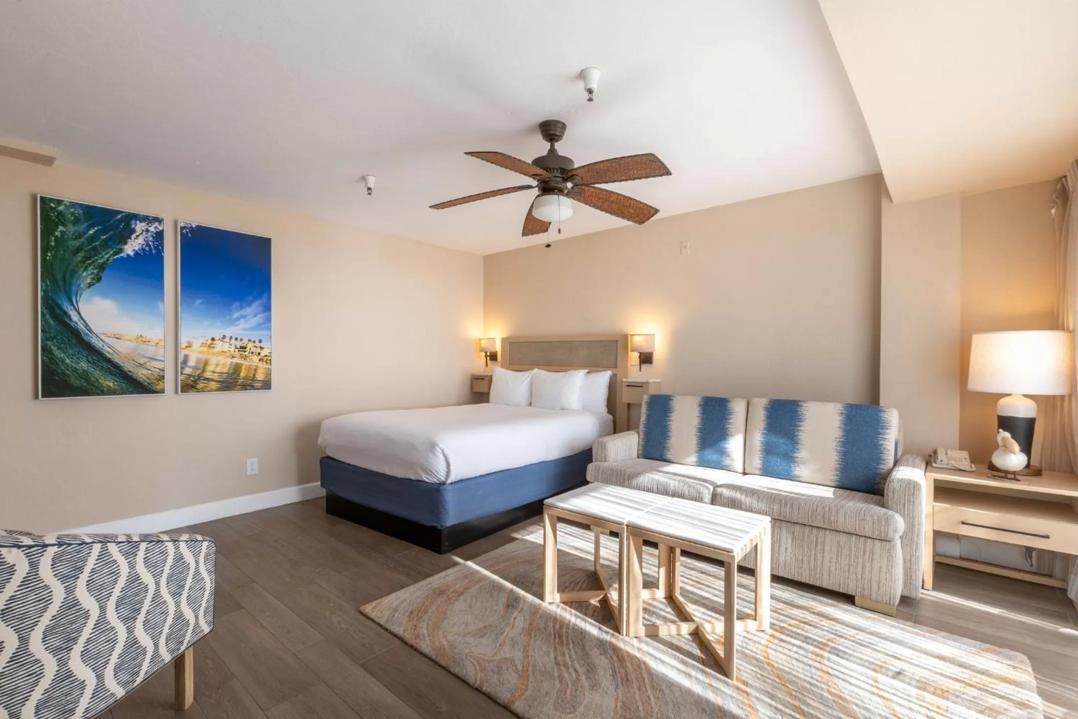 Photo of the whole room, Bed in Southern California Beach Club