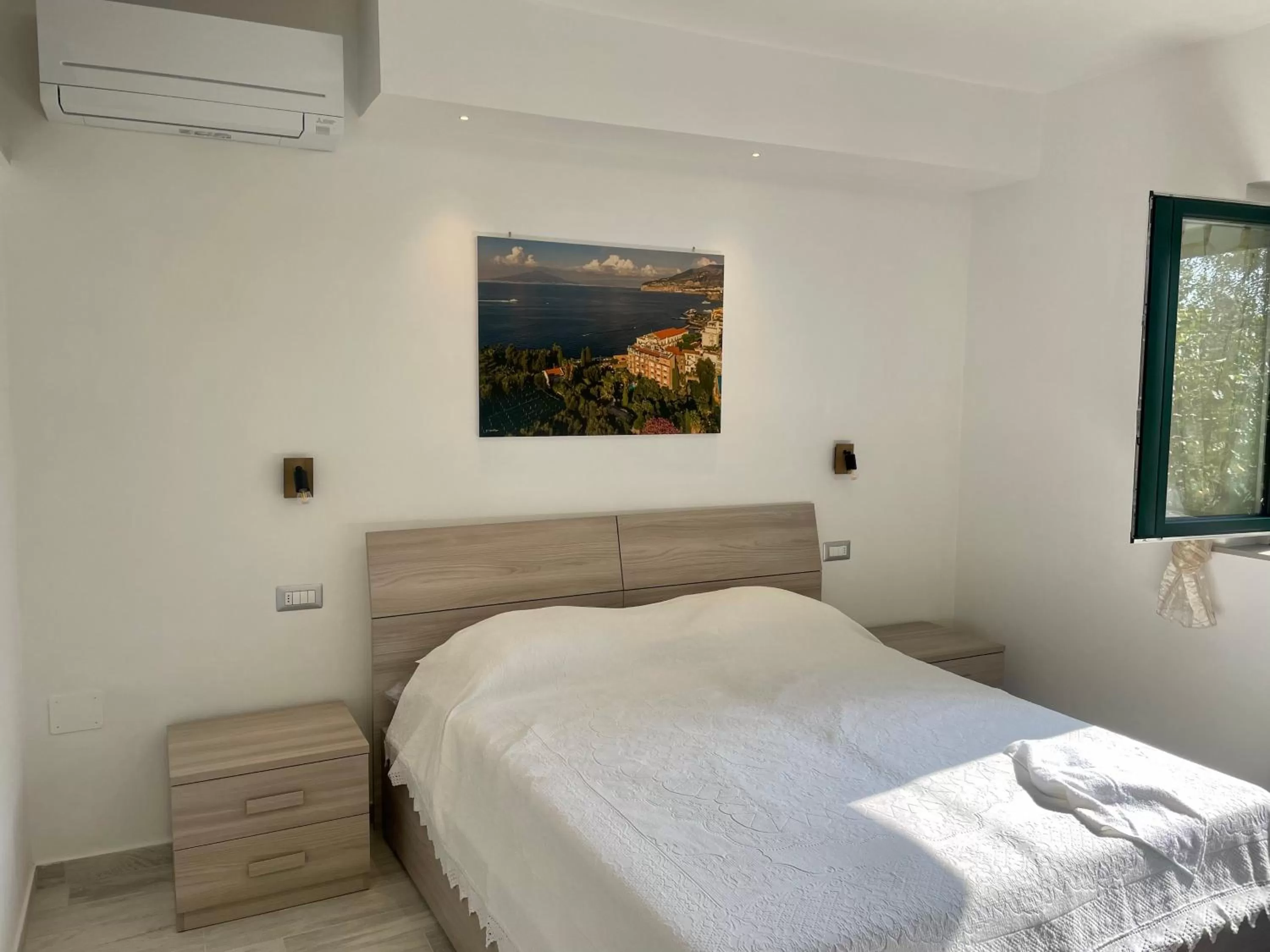 Bed in Sorrento Realty Holidays - The smile of the sun