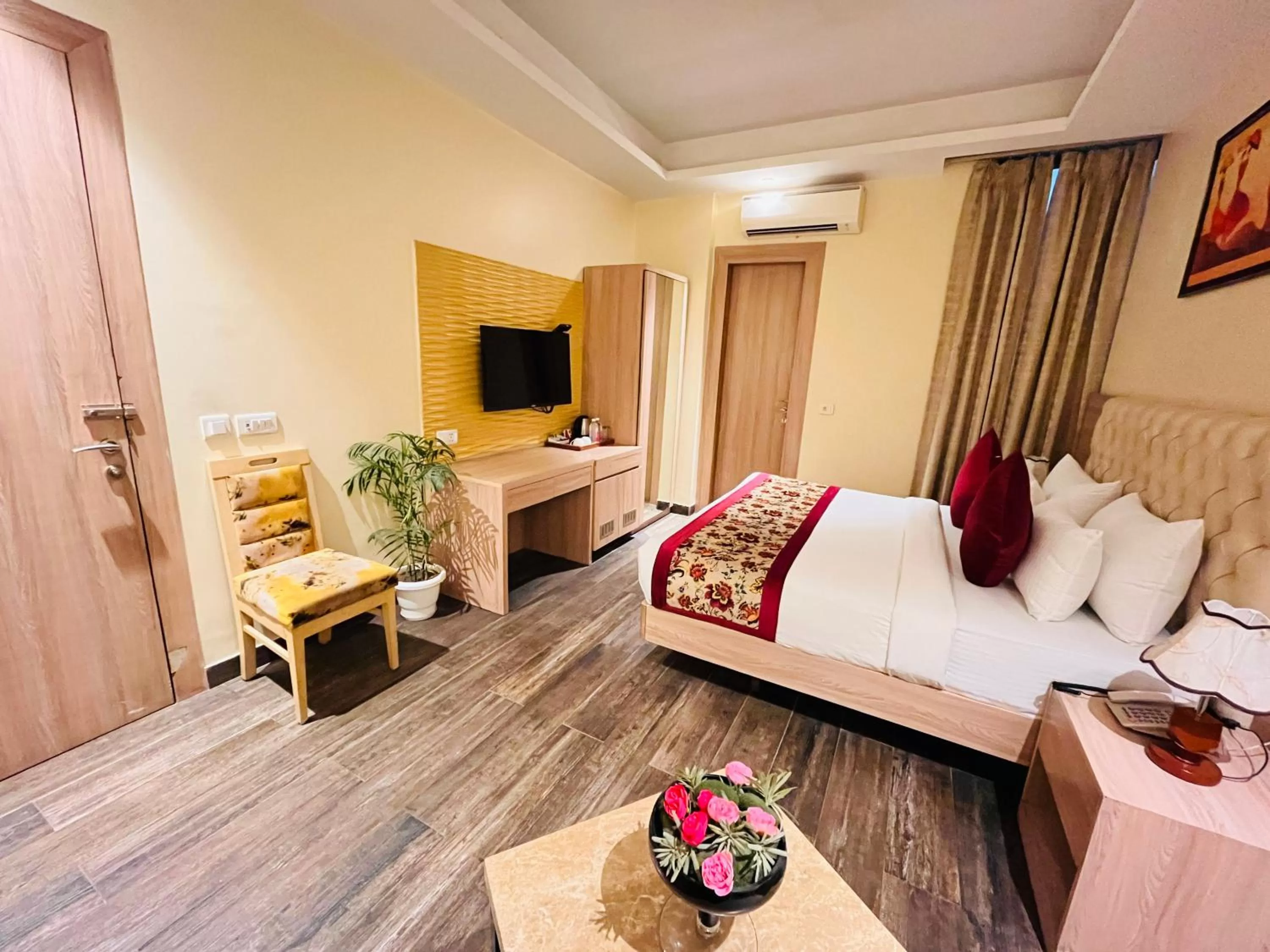 Bed in Hotel Banz near Delhi Airport