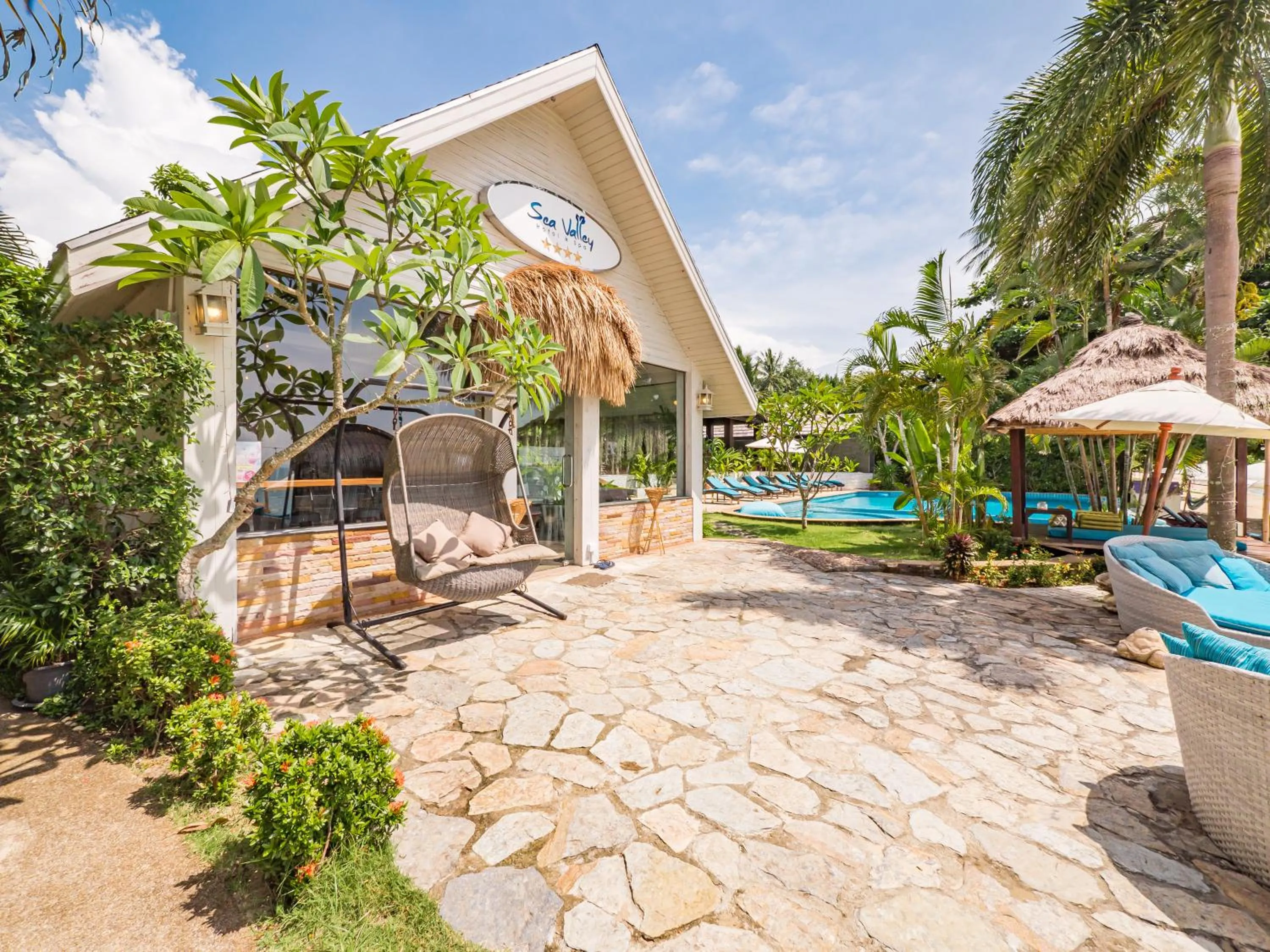 Lounge or bar in Sea Valley Resort