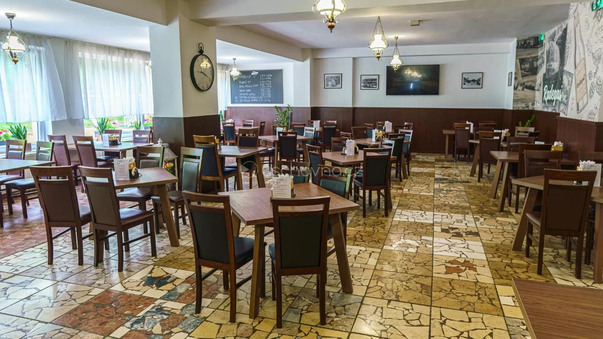 Restaurant/Places to Eat in Hotel Garni