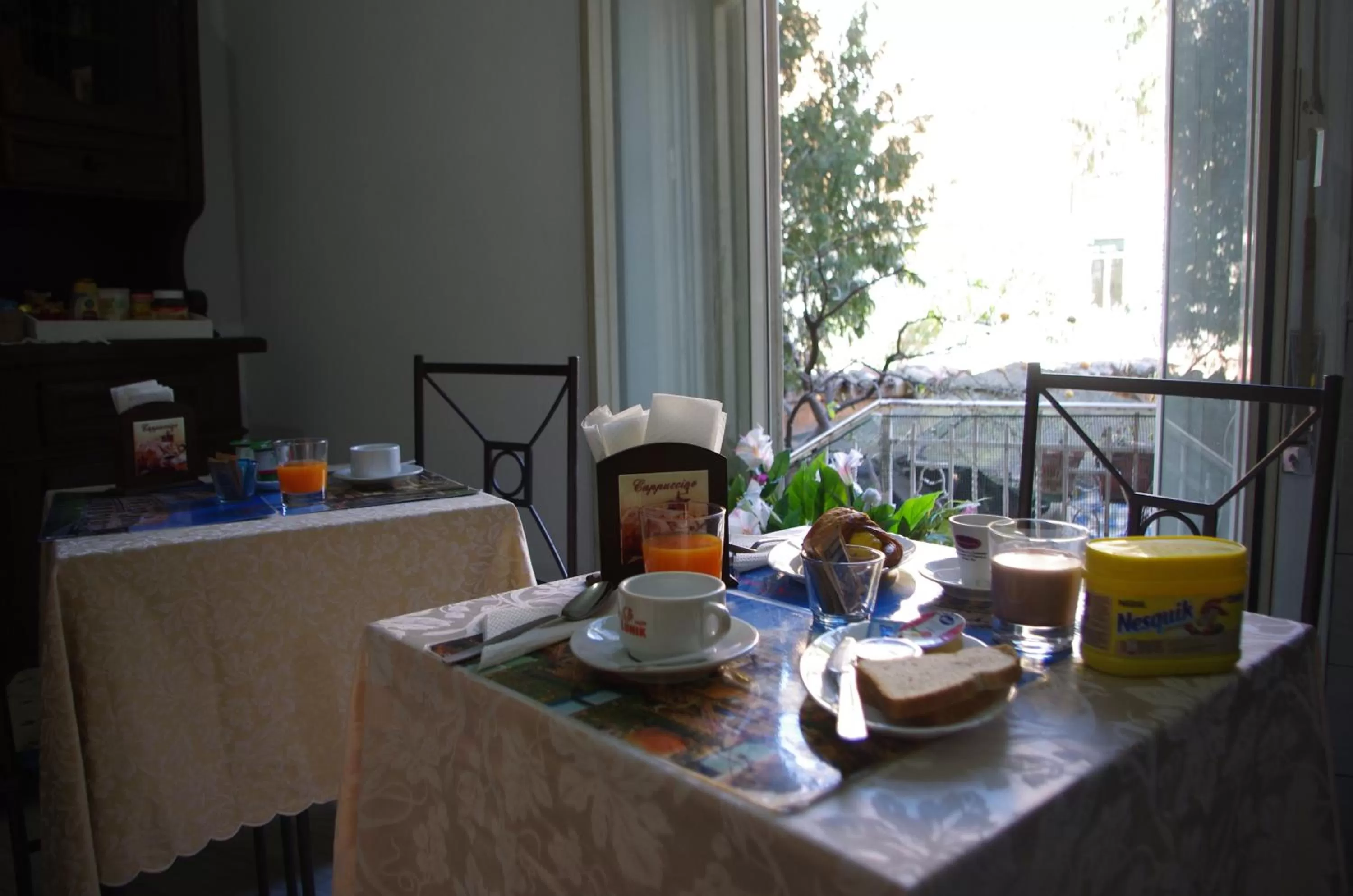 Restaurant/places to eat in Tucci's Roma Guest House