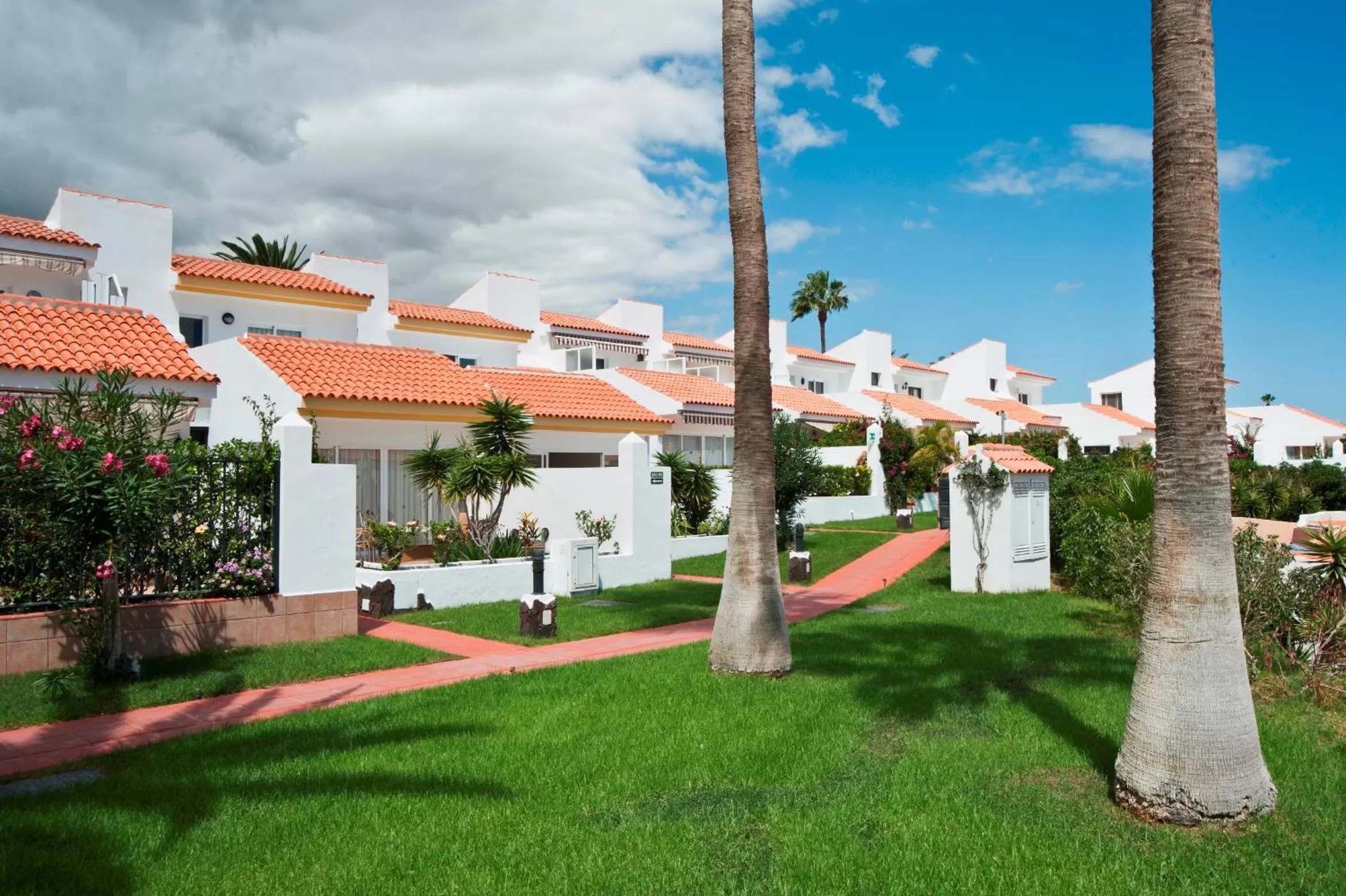 Facade/entrance in Wyndham Residences Golf del Sur