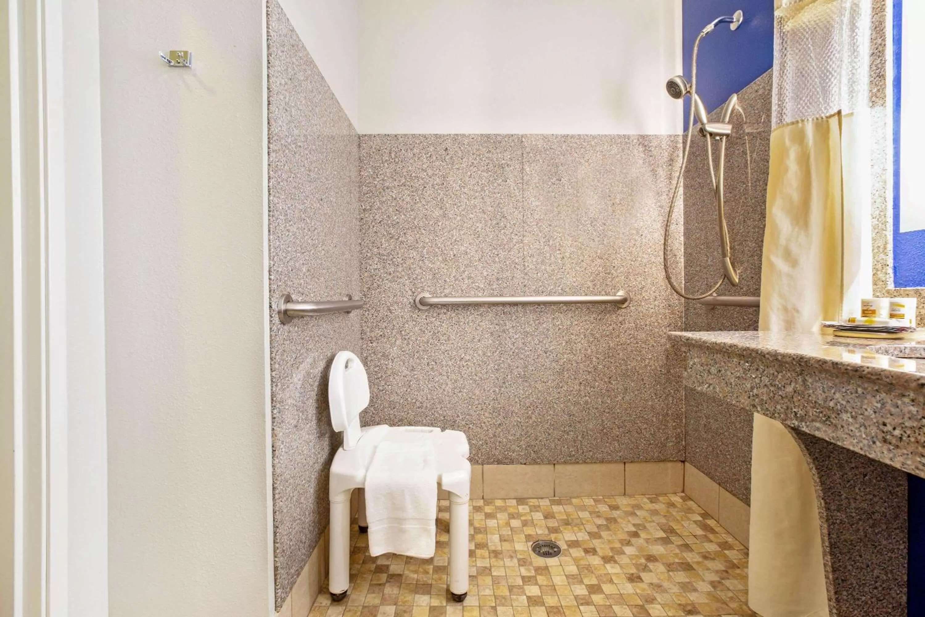Shower in La Quinta by Wyndham NE Long Beach/Cypress