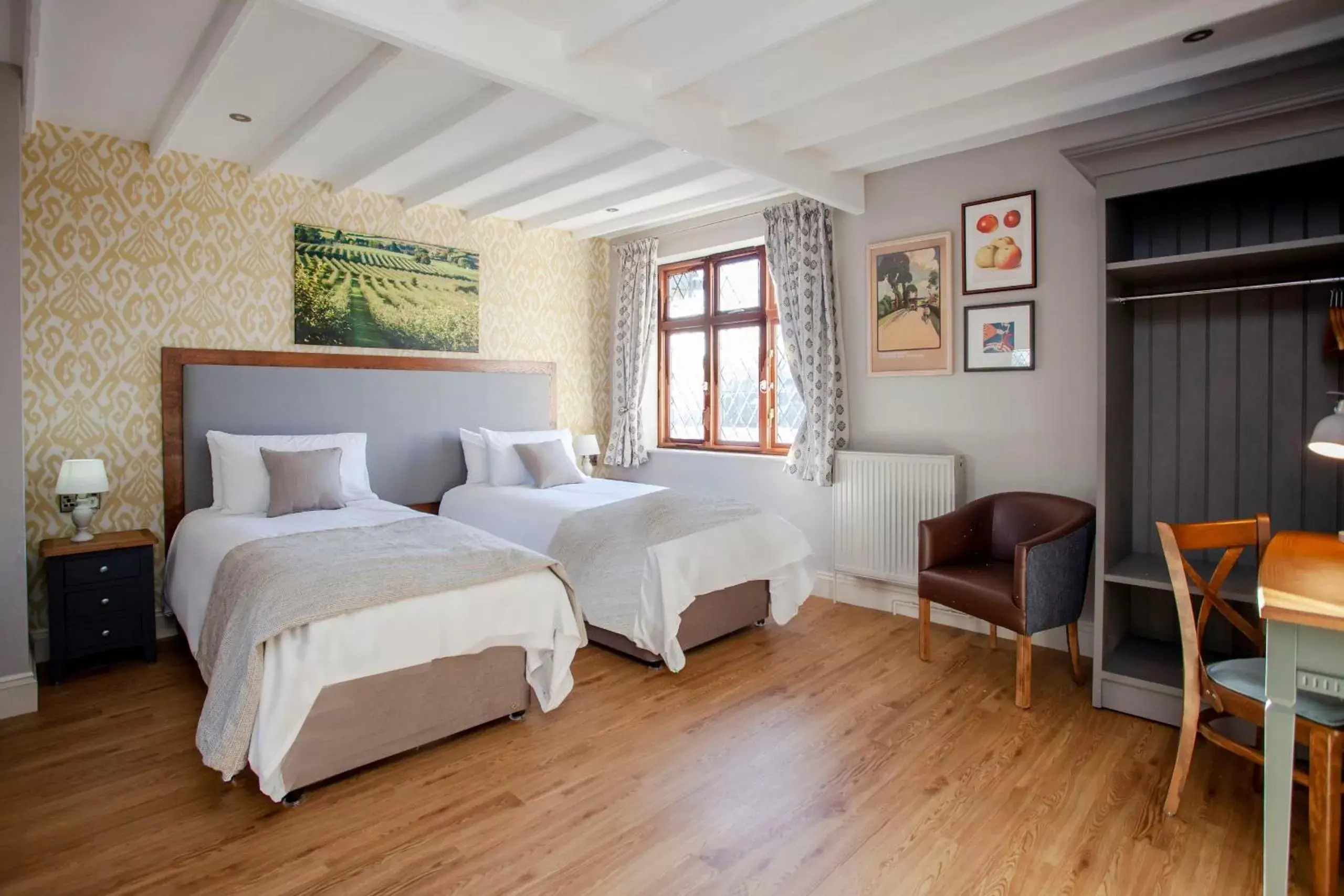 Standard Twin Room in The Woodborough Inn Standard Twin Room in The Woodborough Inn