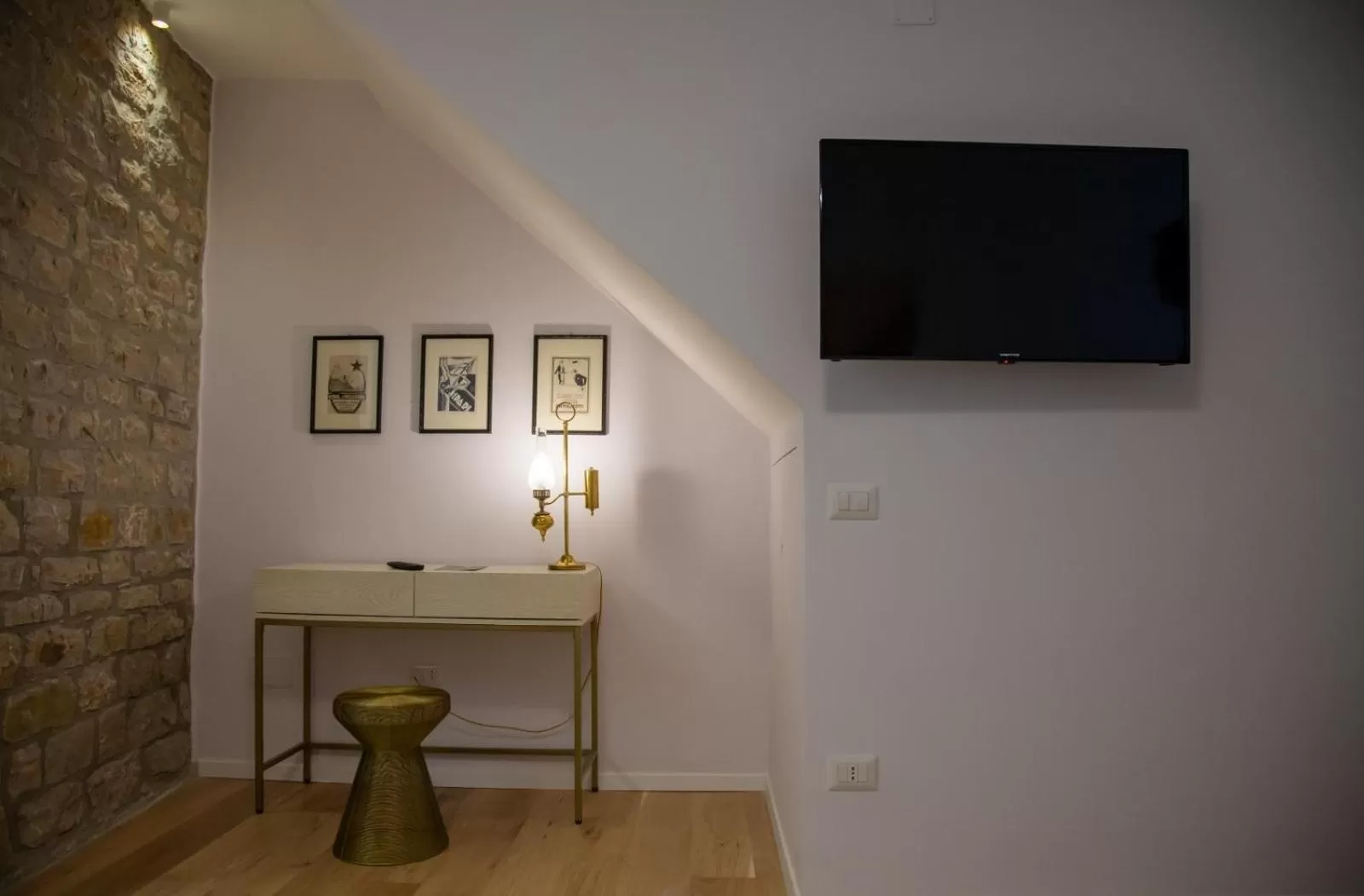 TV and multimedia, TV/Entertainment Center in La Piazzetta Suite