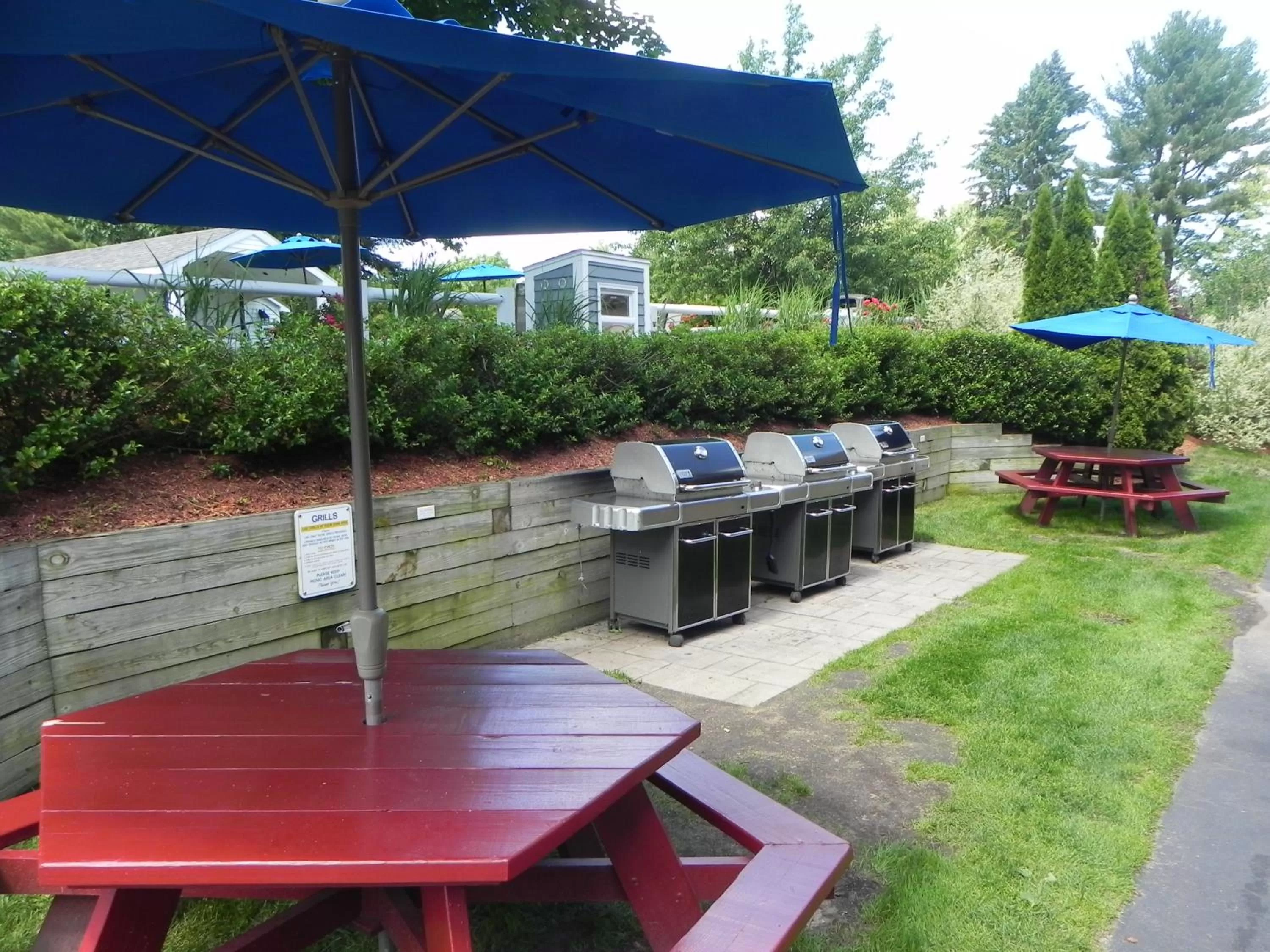 Food and drinks in Elmwood Resort Hotel