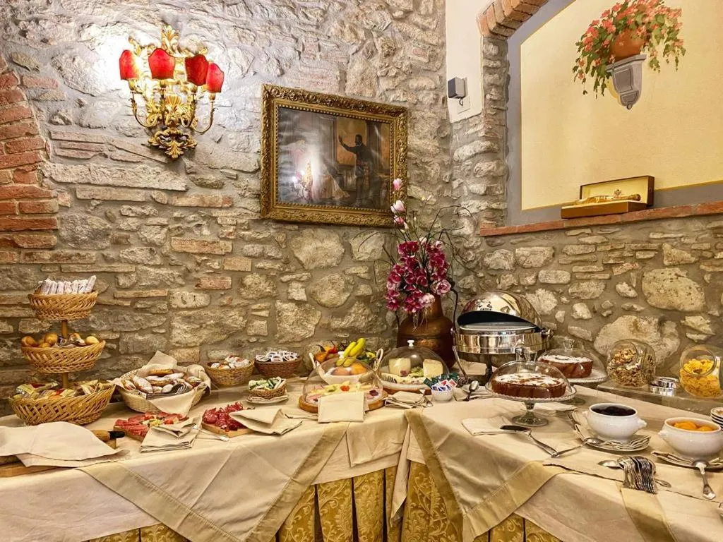 Food and drinks in Relais Villa Baldelli