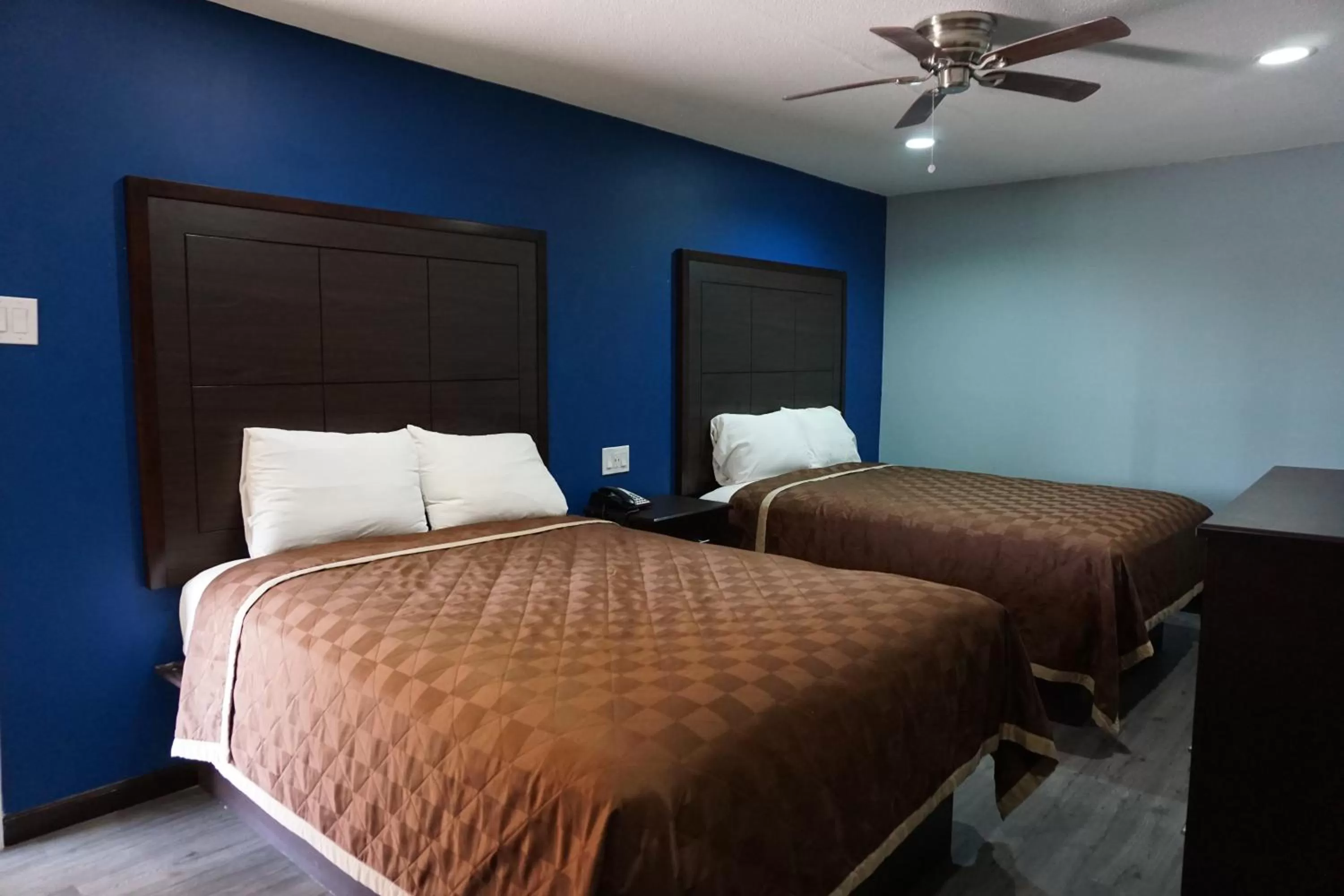 Photo of the whole room in Star Light Inn