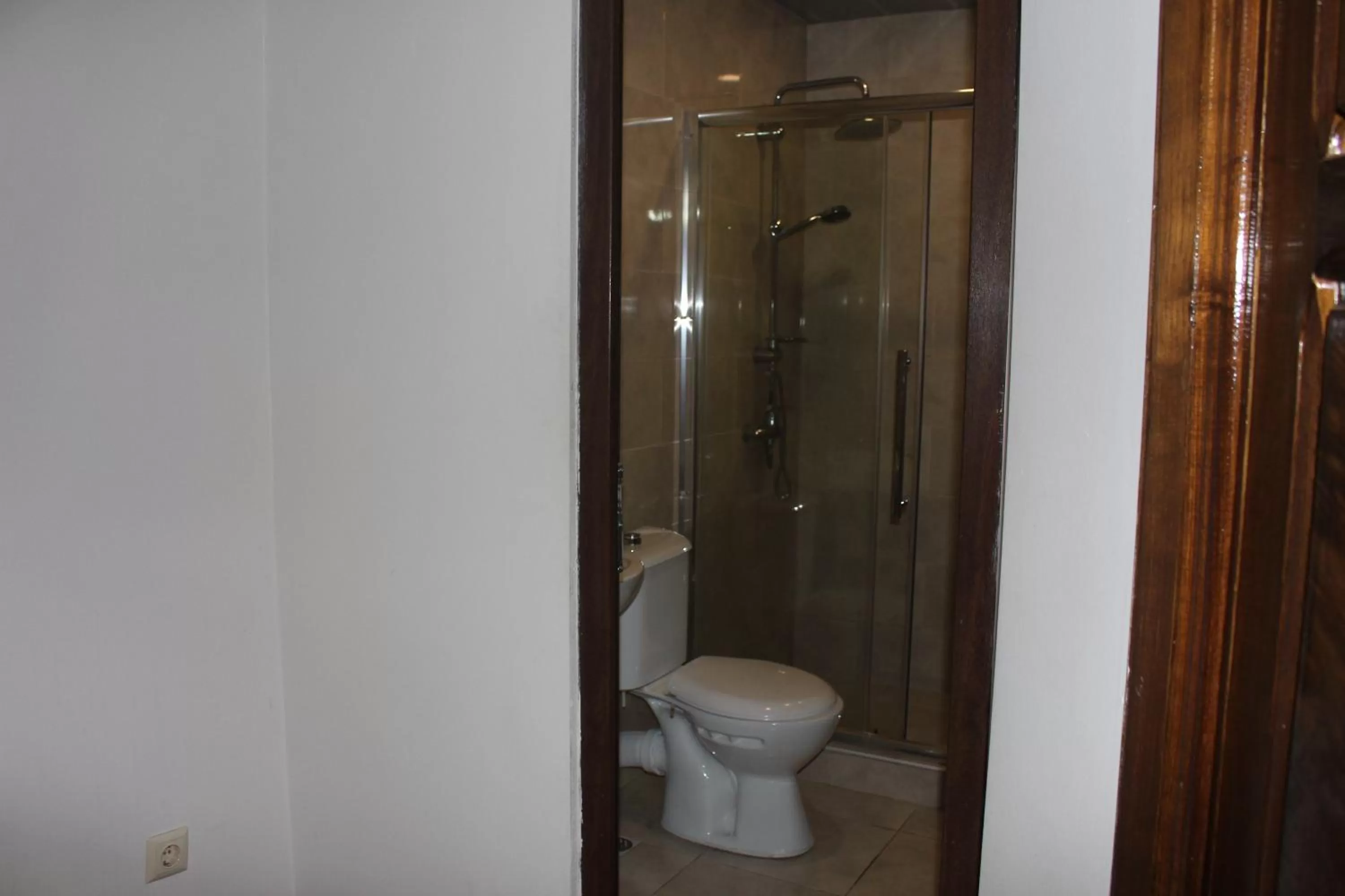 Bathroom in CATTALEYA