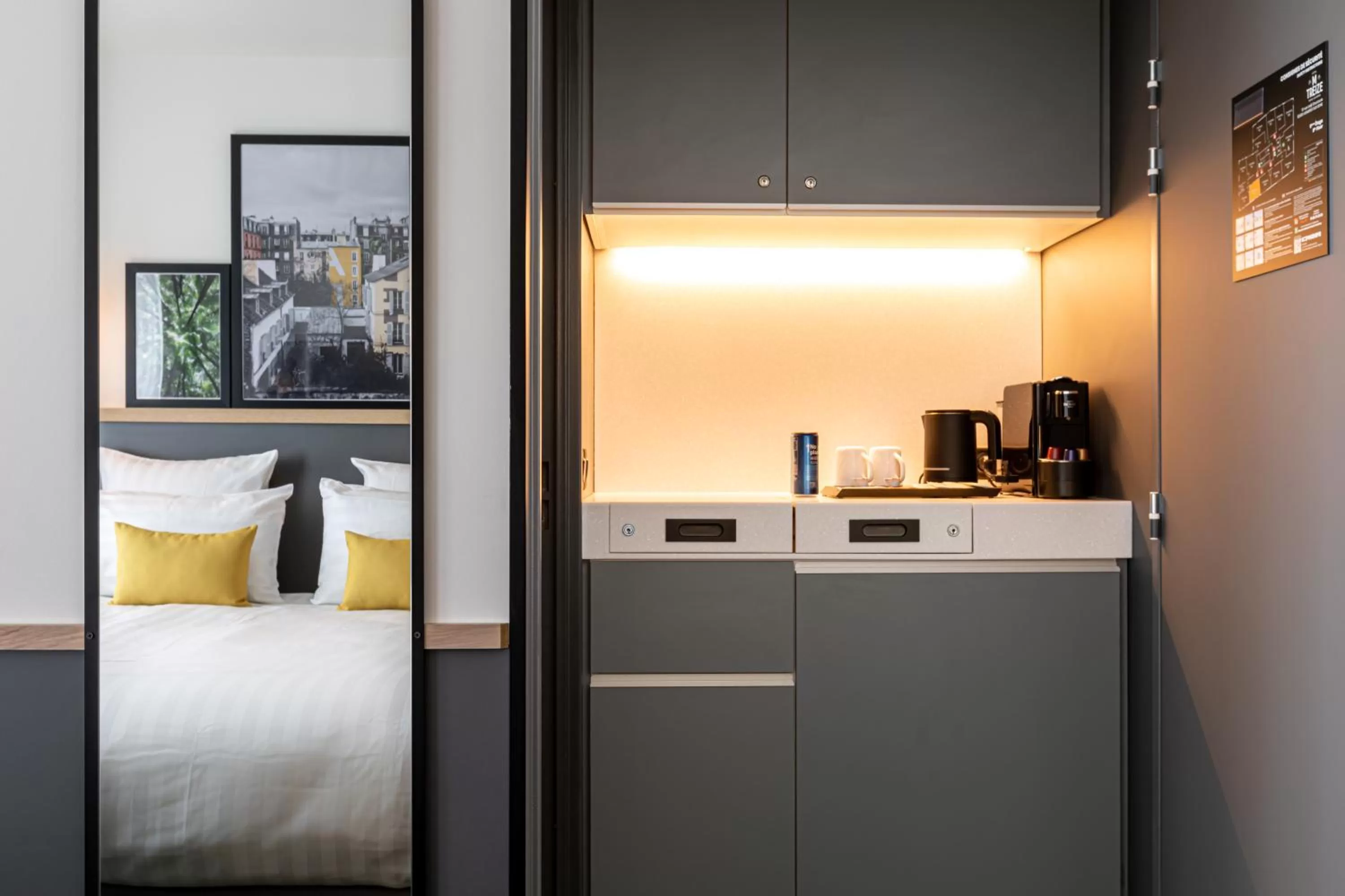 Coffee/tea facilities, Bed in Best Western M-Treize Paris Asnieres