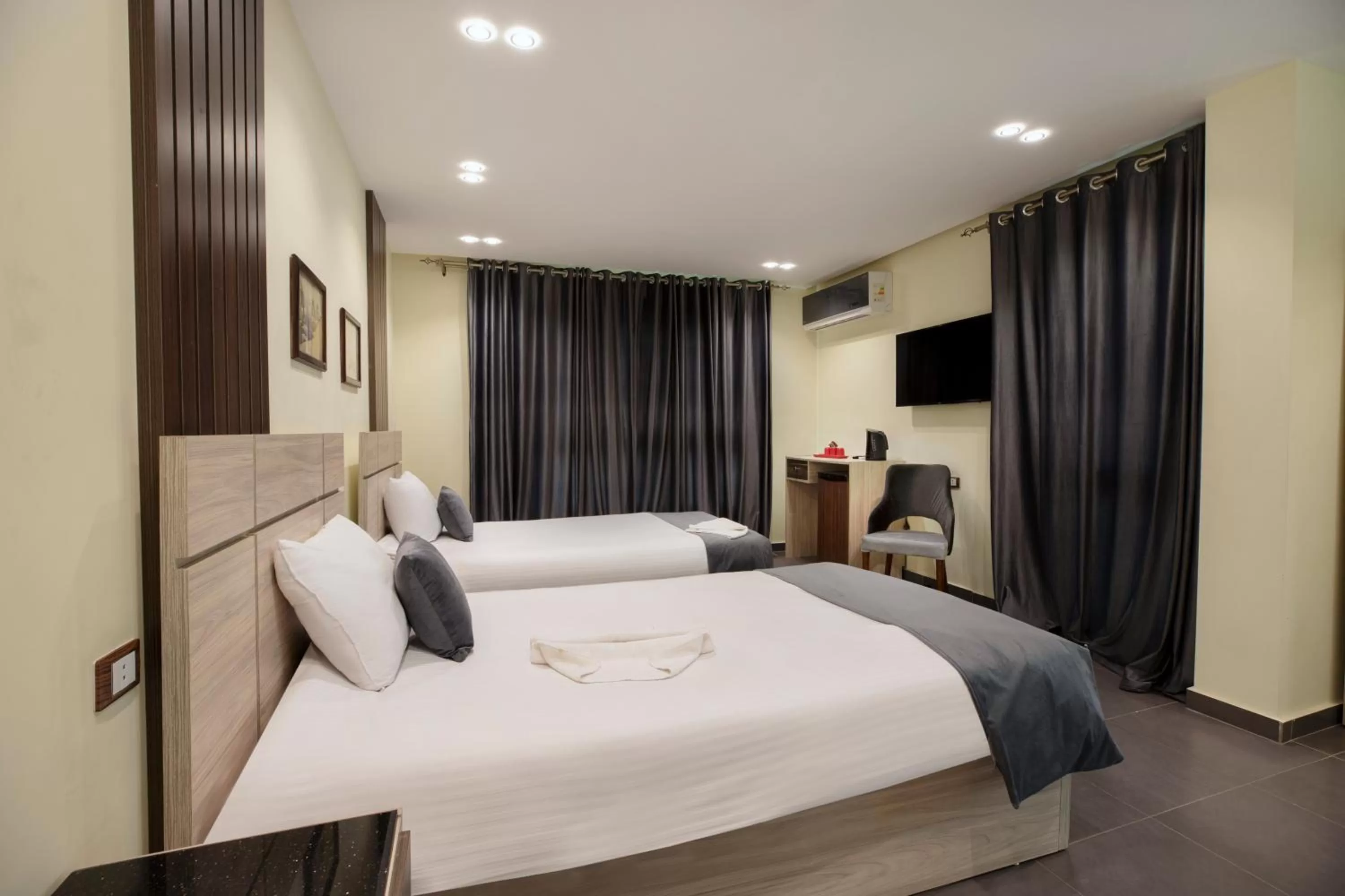 Bed in Brothers Pyramids View Hotel