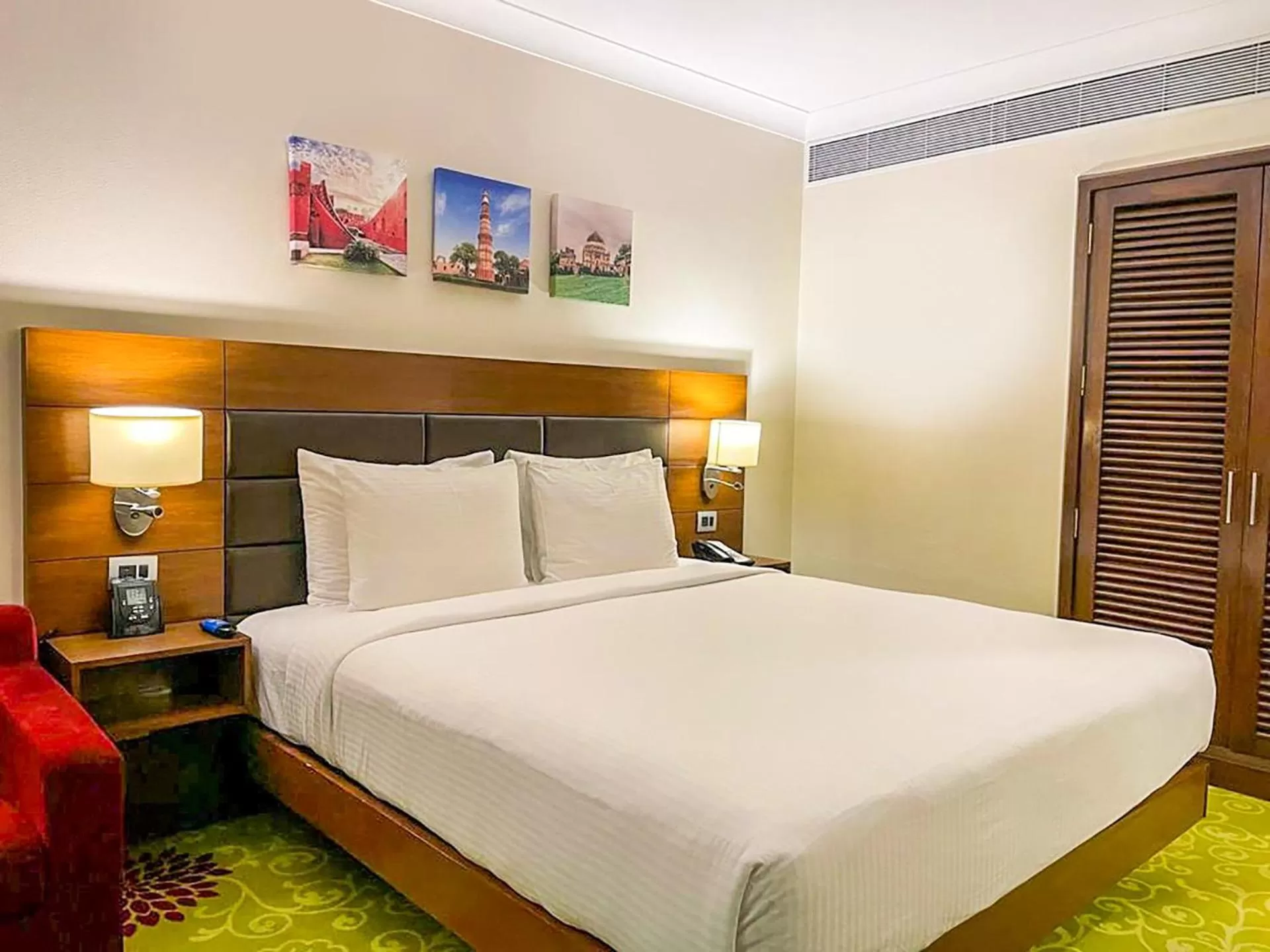 Bedroom, Bed in Hilton Garden Inn New Delhi/Saket