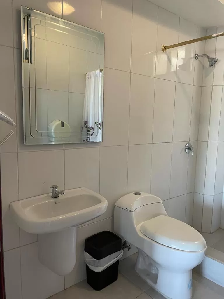 Bathroom in Hostal Carliza