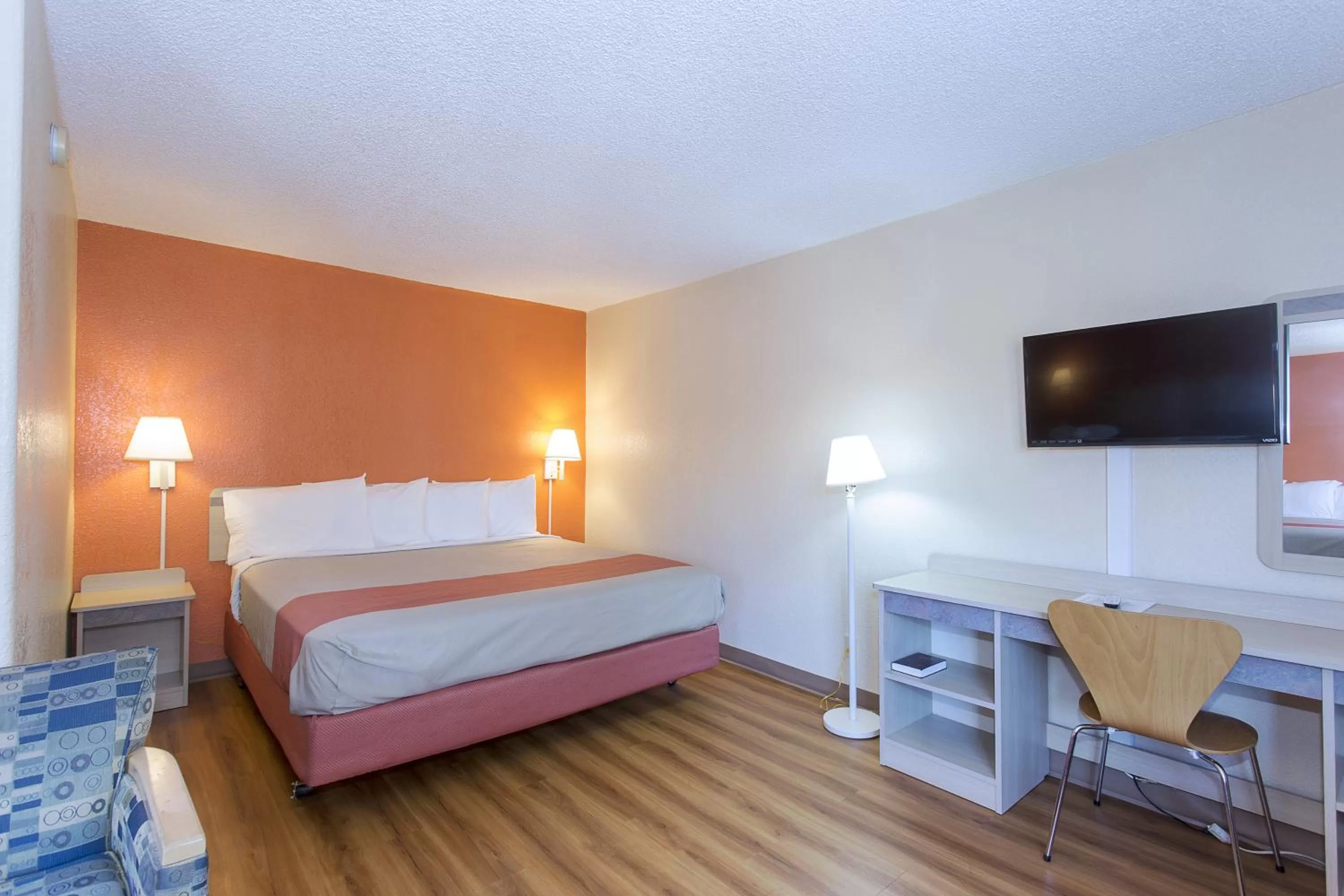 Photo of the whole room, Bed in Cathedral Hill Hotel