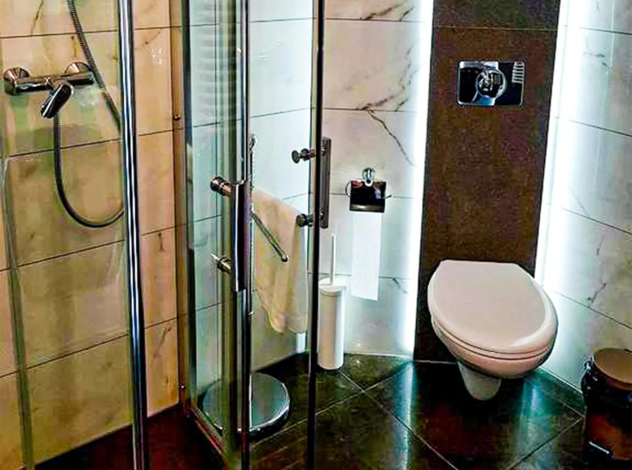 Shower in GRONO Apartamenty