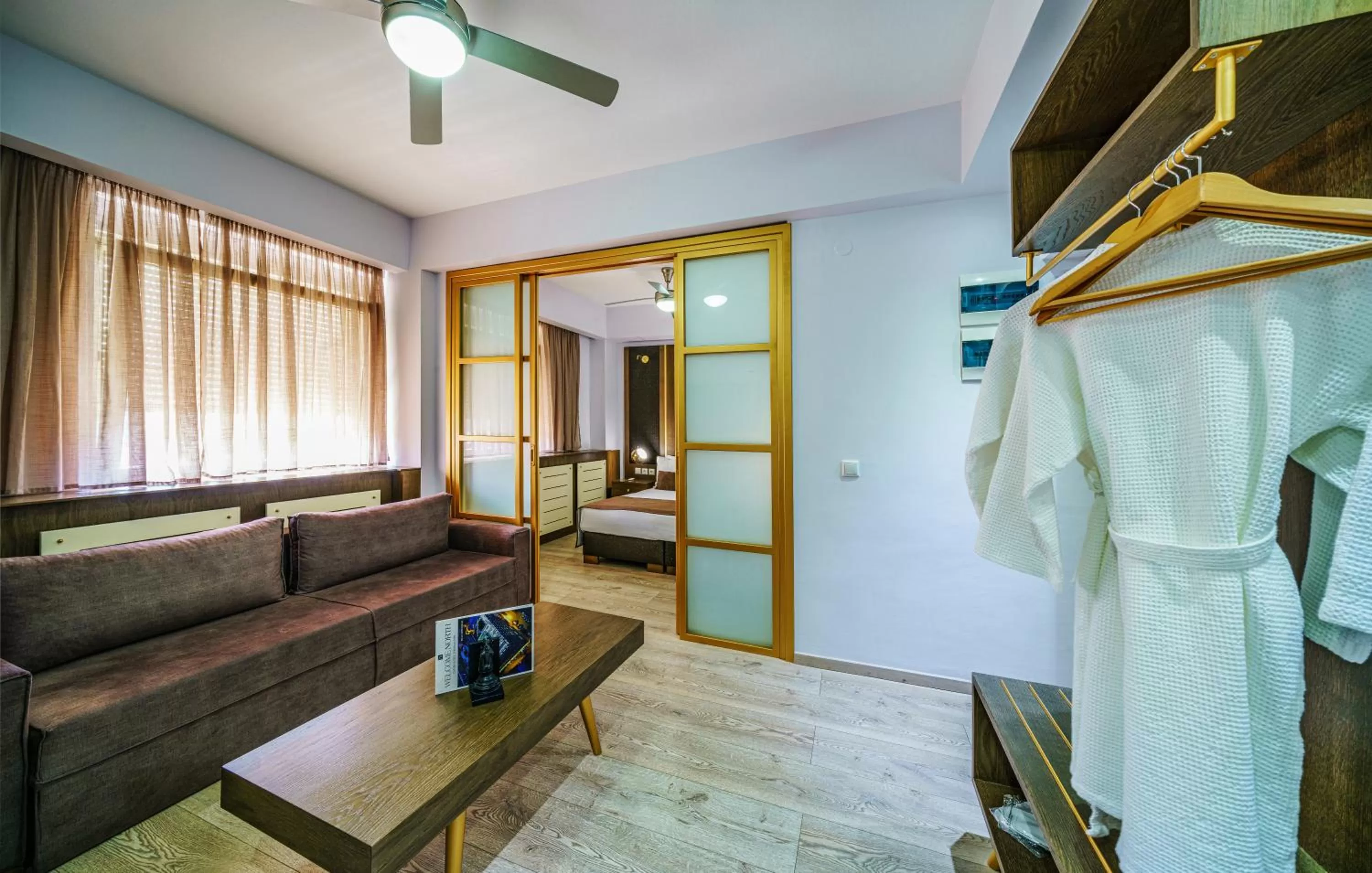 Living room, Bed in Capsis Hotel Thessaloniki