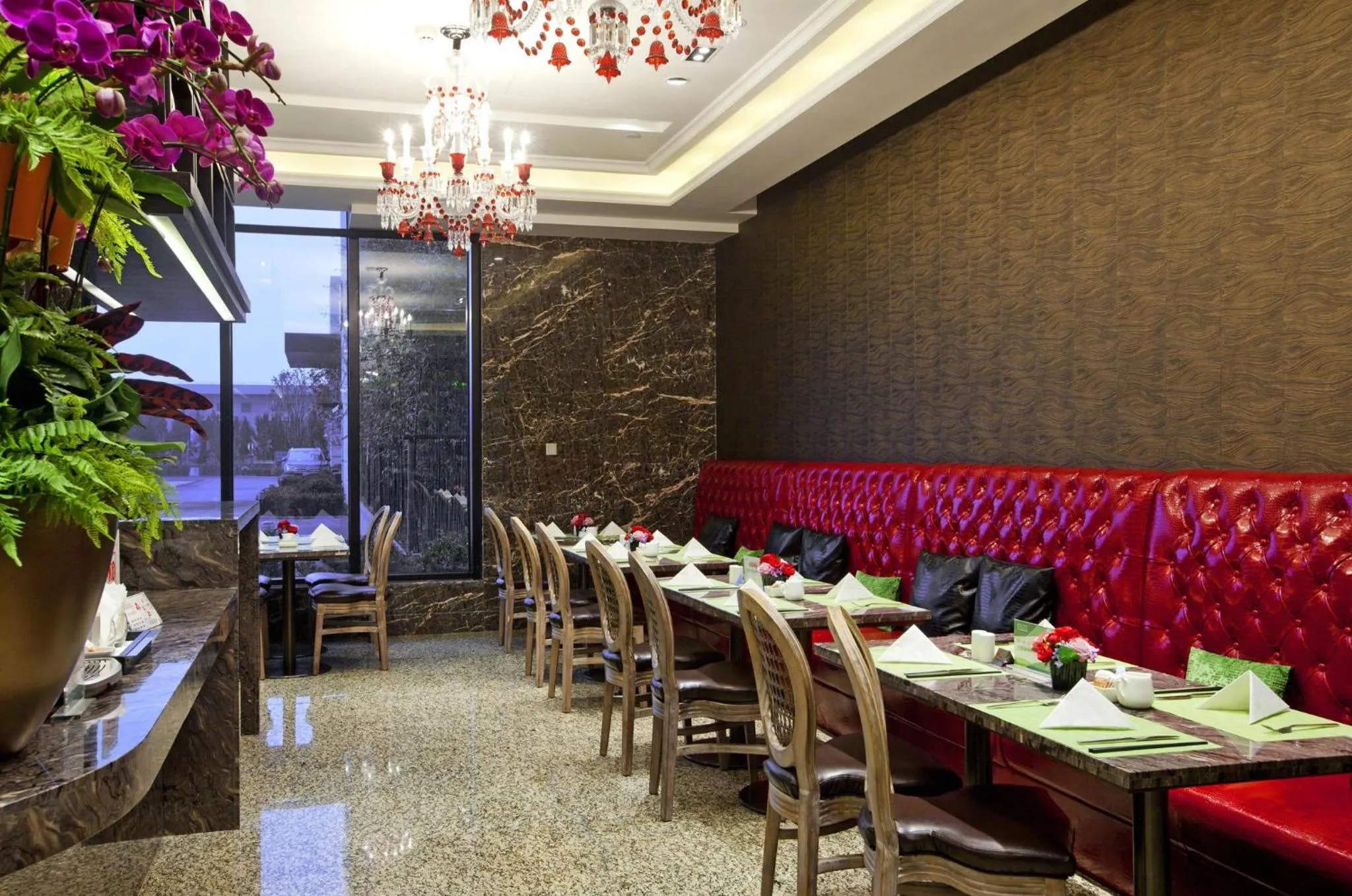 Restaurant/places to eat in Crowne Plaza Shanghai Jinshan by IHG