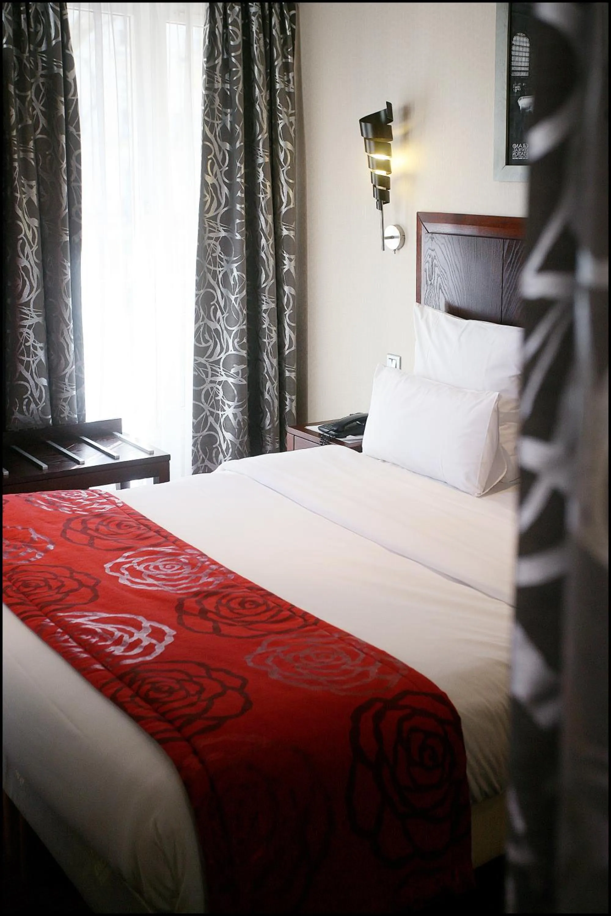 Bed in Grand Hotel Francais