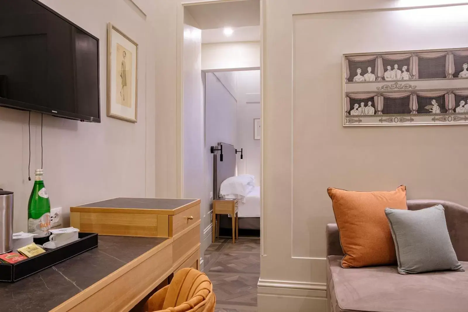 Deluxe Room Dependence in Hotel Smeraldo Deluxe Room Dependence in Hotel Smeraldo