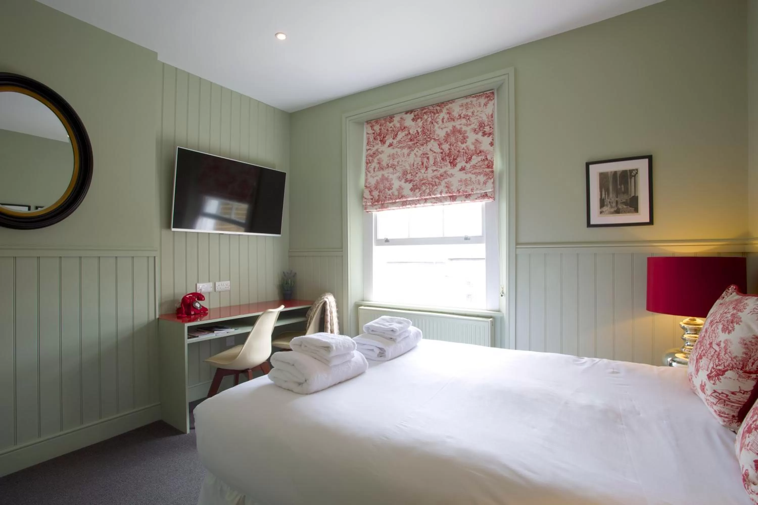 Photo of the whole room, Bed in Georgian House Hotel