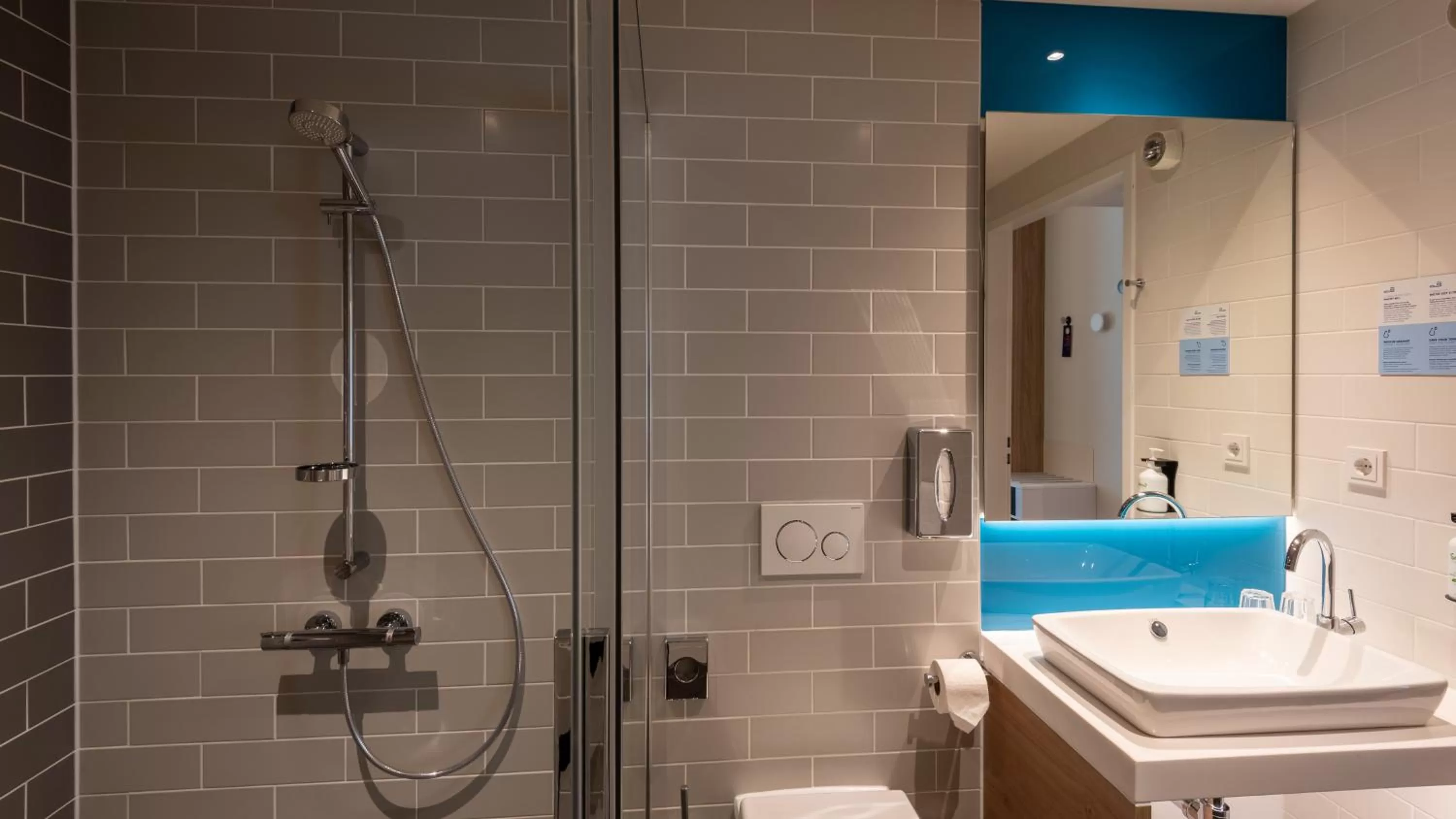 Shower in Holiday Inn Express - MUNICH NORTH by IHG