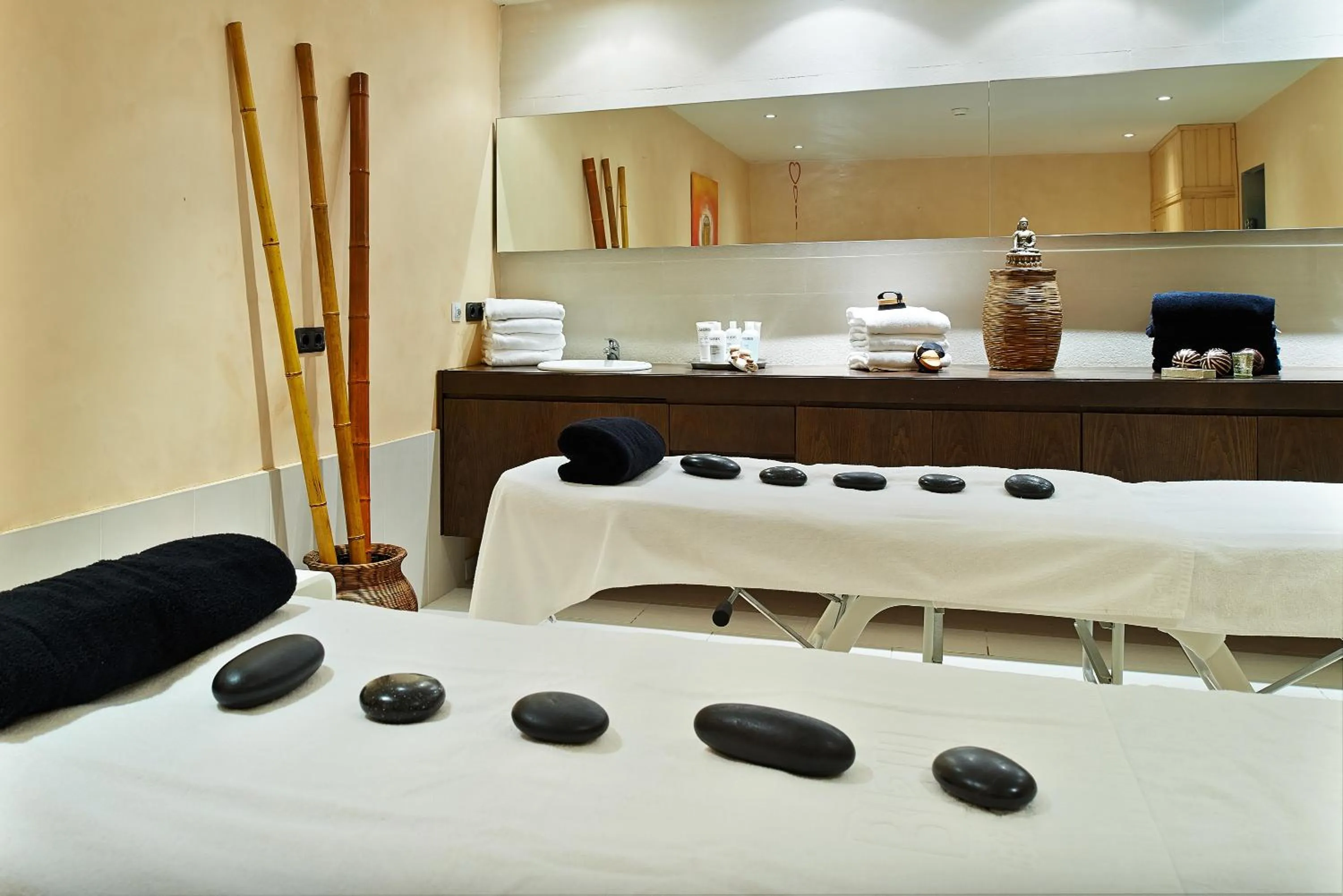 Massage in Hipotels Mediterraneo Hotel - Adults Only