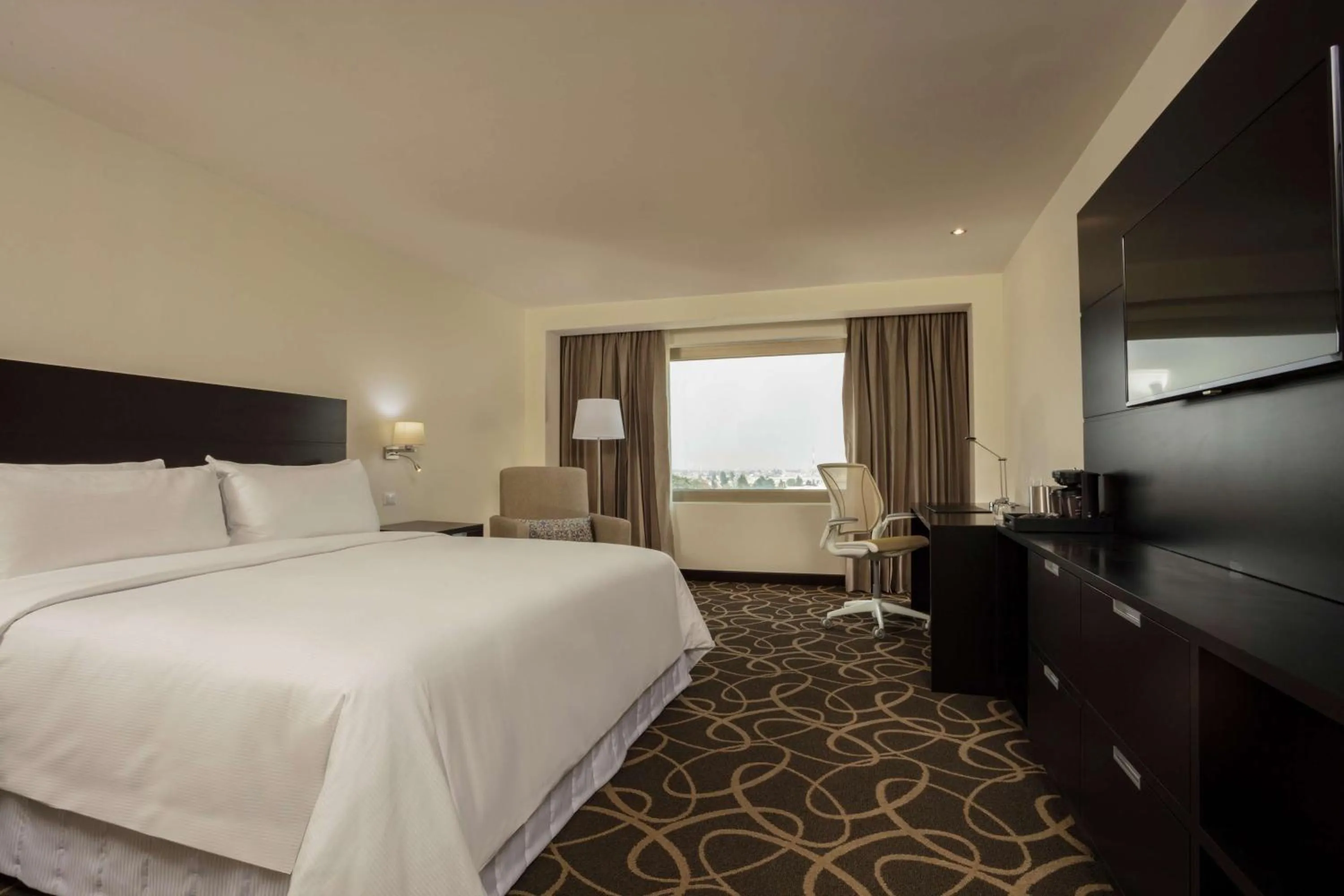 Bedroom, Bed in Doubletree By Hilton Toluca