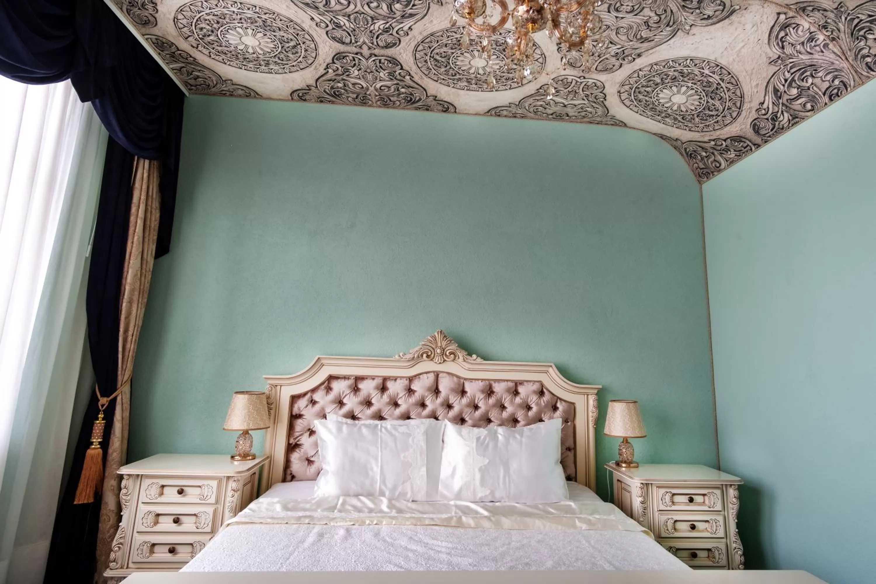 Bed in JMR Royal -Luxury Rooms & Private Sauna