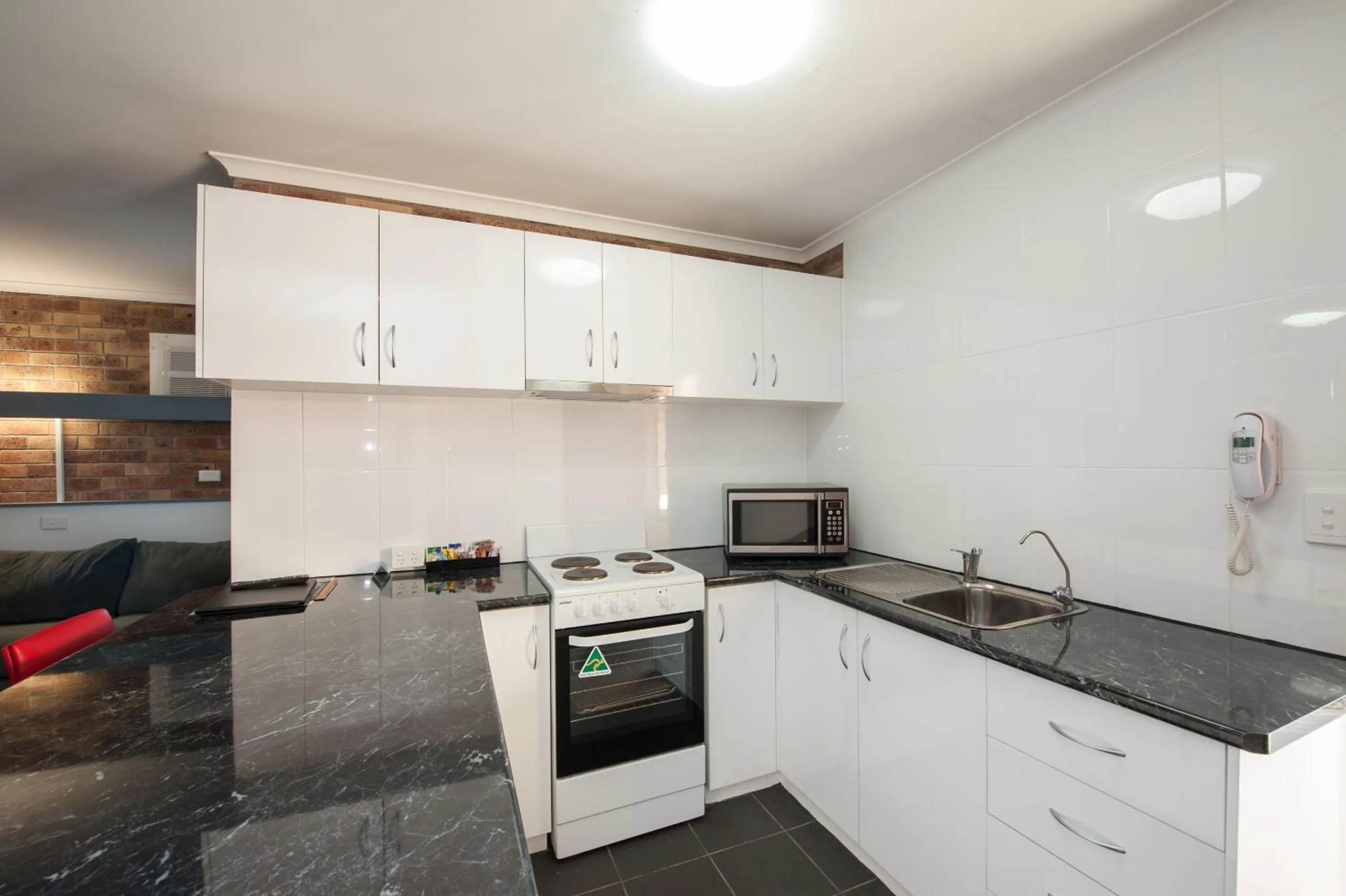 Kitchen or kitchenette in Allan Cunningham Motel