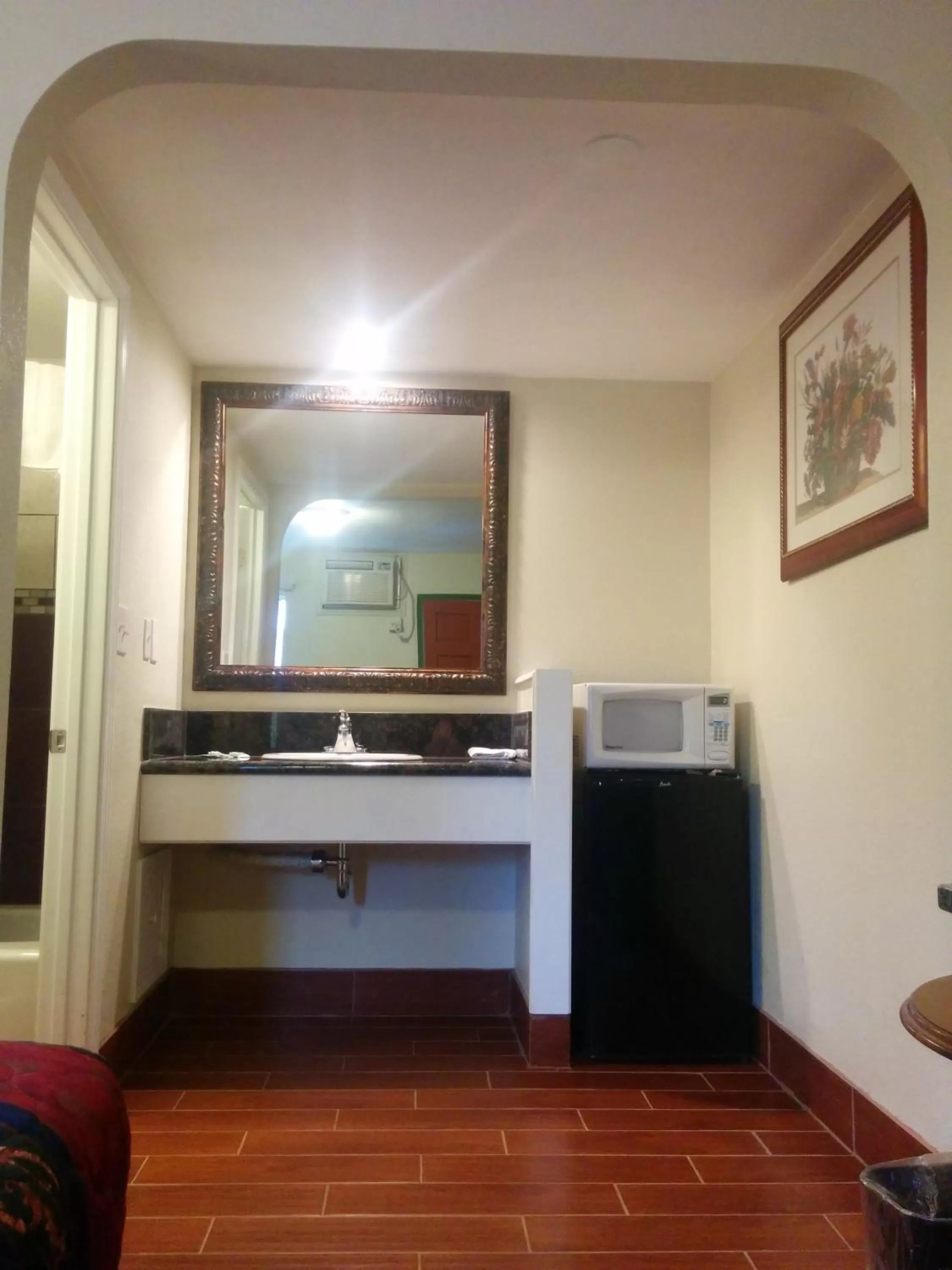 Kitchen or kitchenette in Sunshine Motel