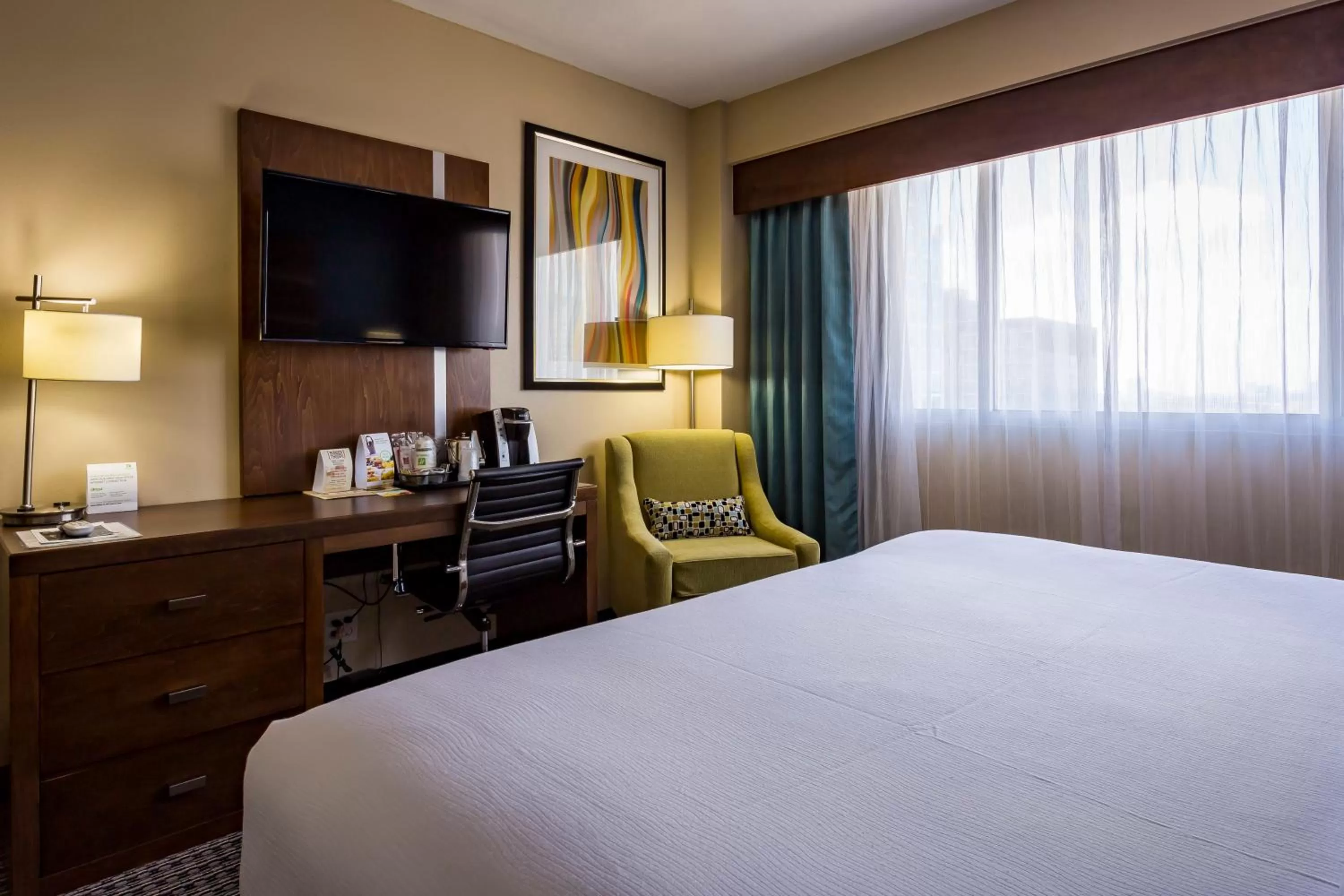 Photo of the whole room, Bed in Holiday Inn Houston Downtown by IHG