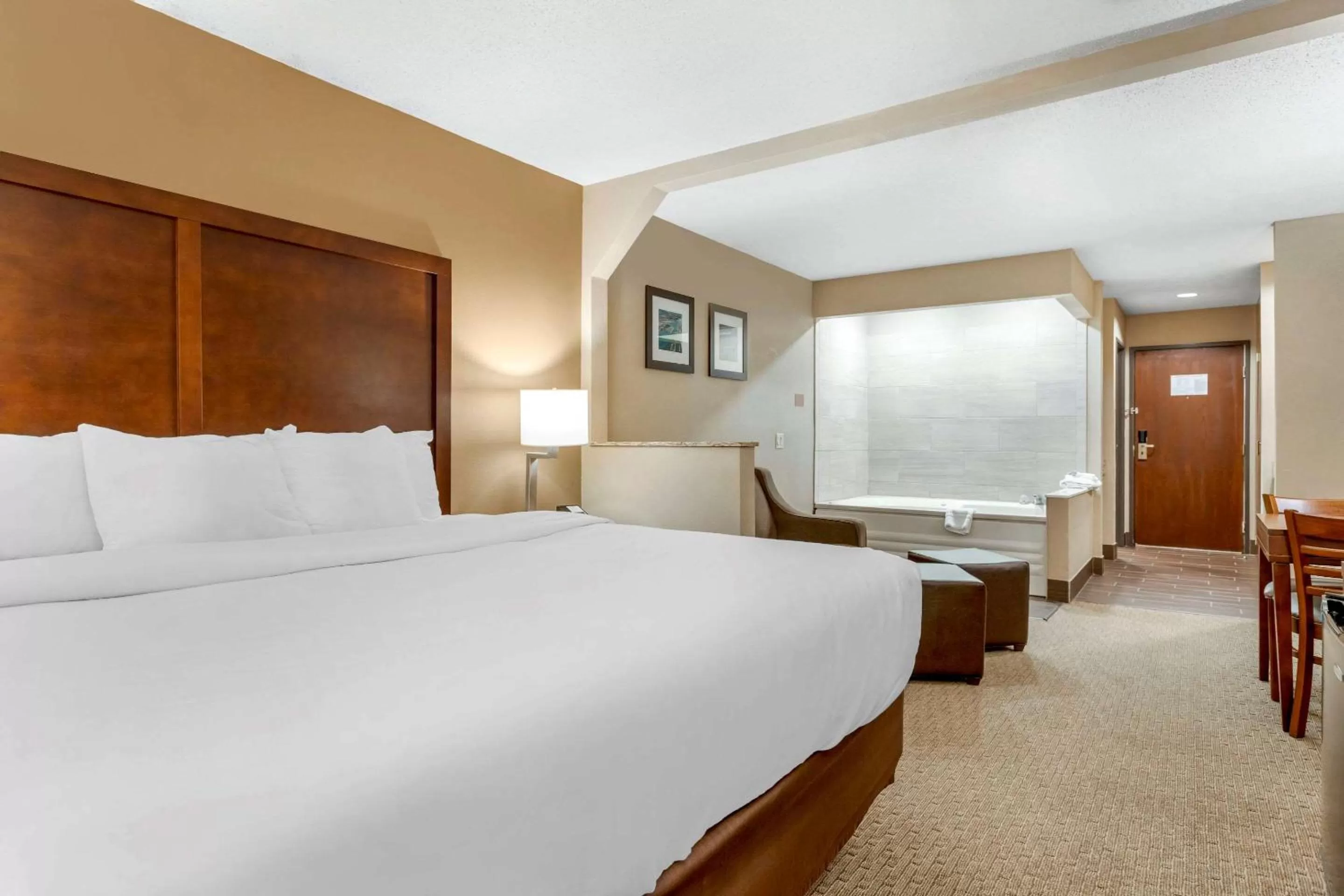 Bedroom in Comfort Inn Sault Ste Marie MI