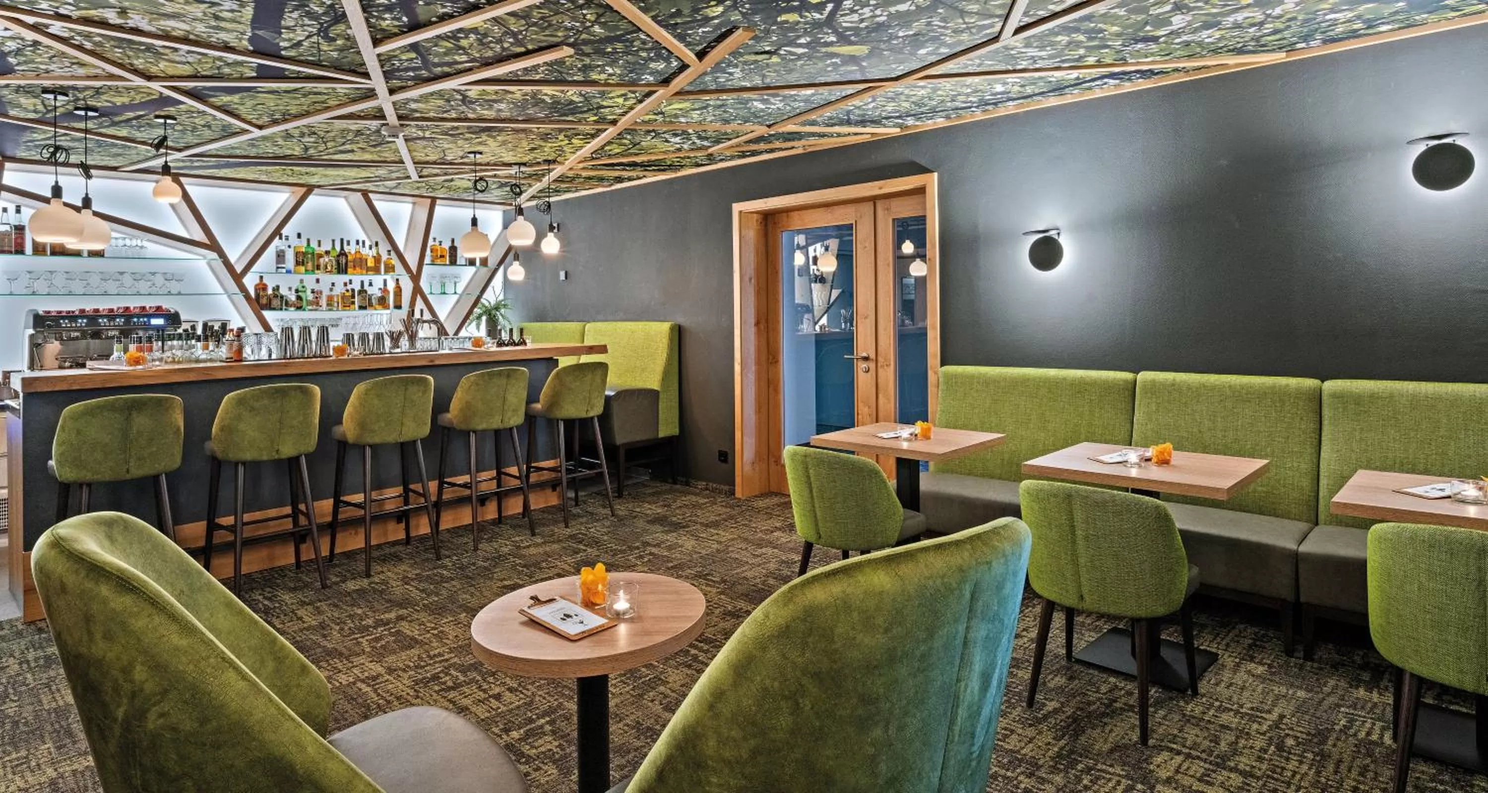 Lounge or bar, Restaurant/Places to Eat in Hotel & Pension Traumblick