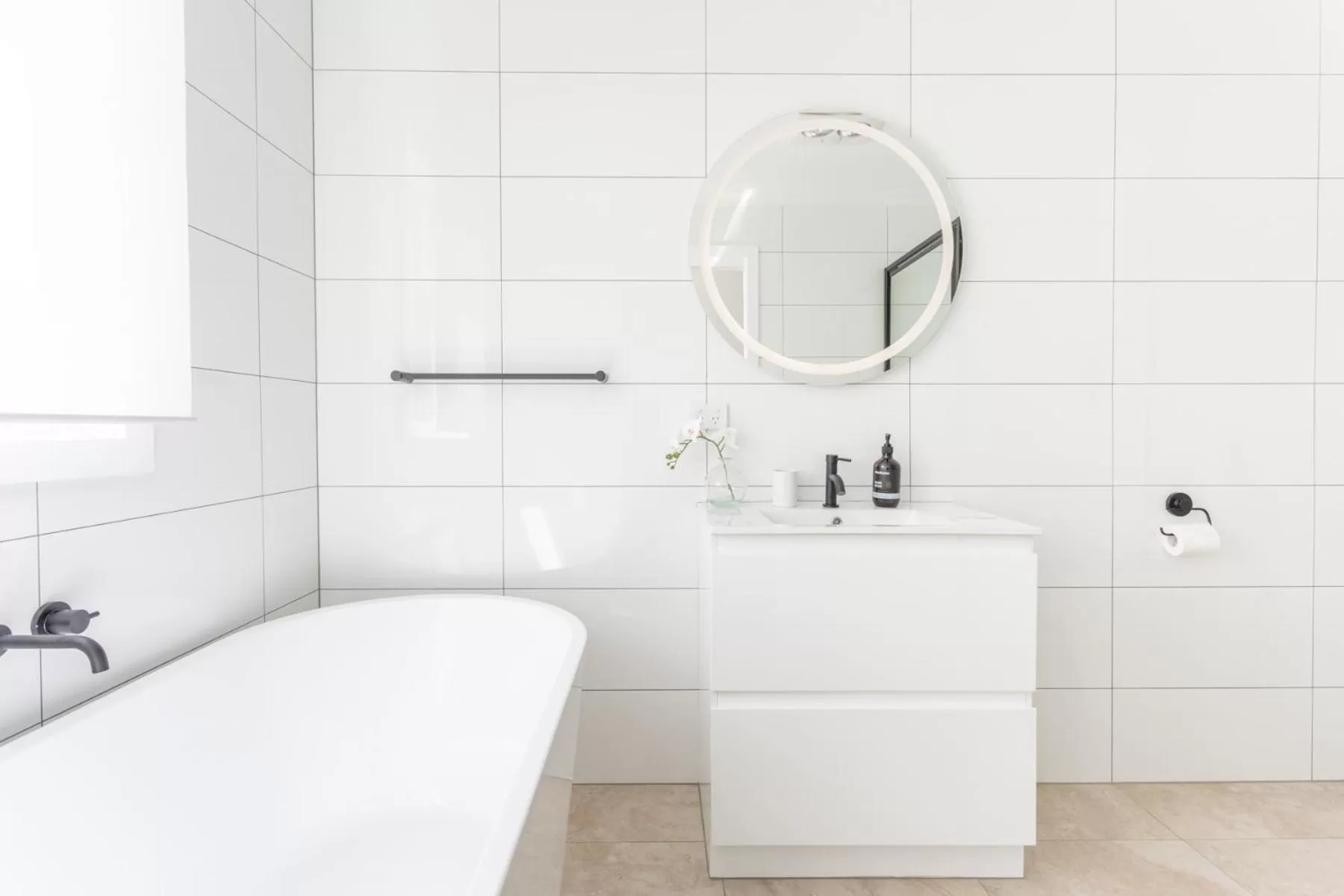 Bathroom in The Dragonfly Inn