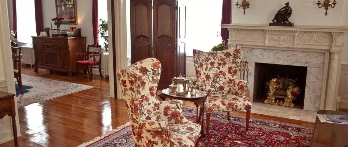 Living room in King George Inn