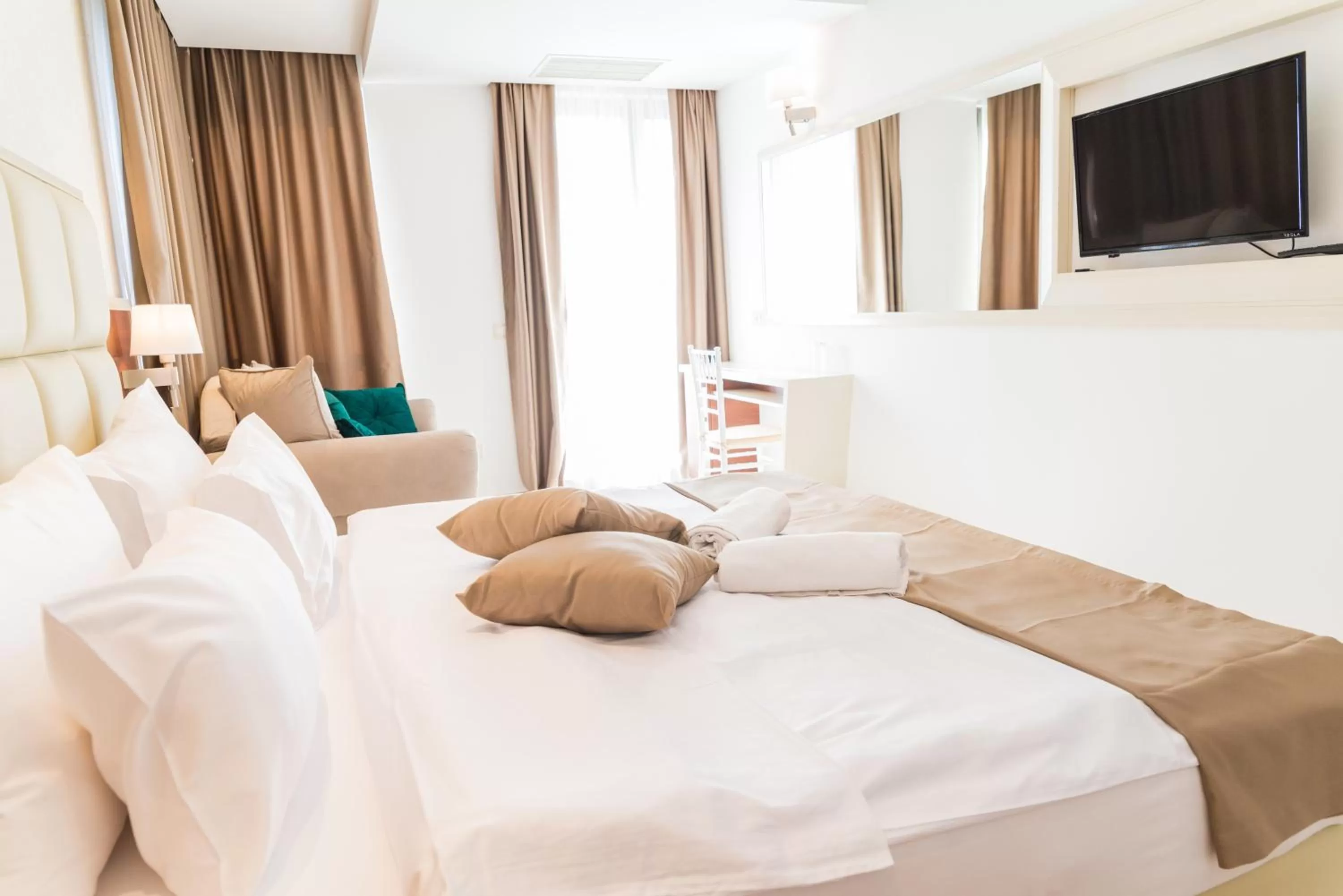 Bedroom, Bed in Hotel Kadmo by Aycon