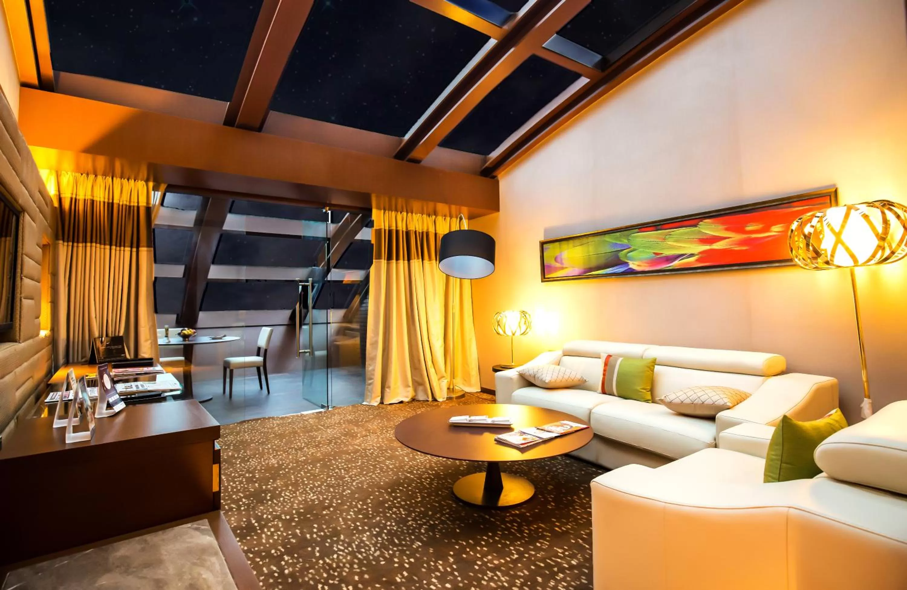 Photo of the whole room in Hotel Sahara Star