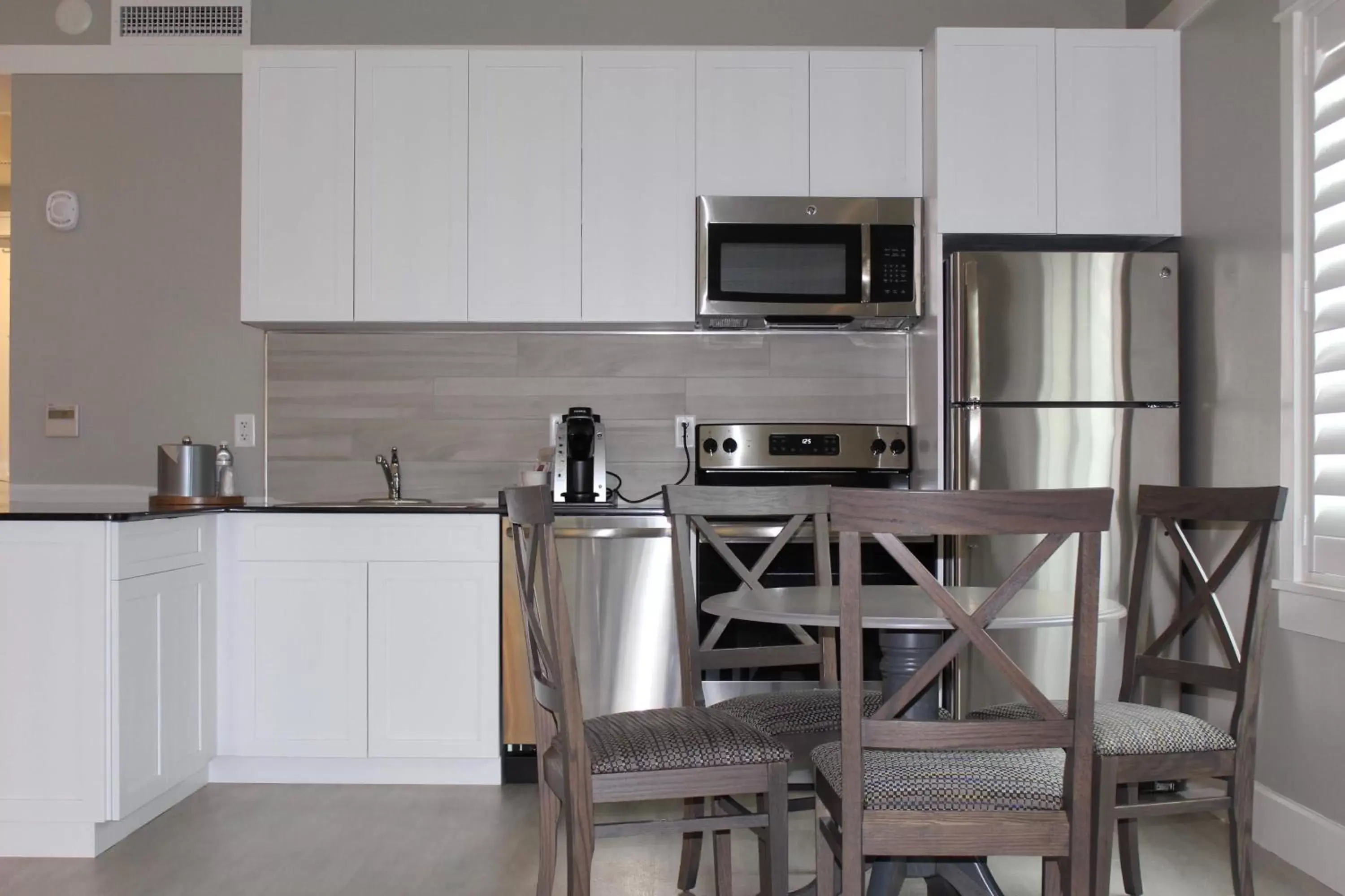 Deluxe Suite in Carlisle Inn Sarasota Deluxe Suite in Carlisle Inn Sarasota