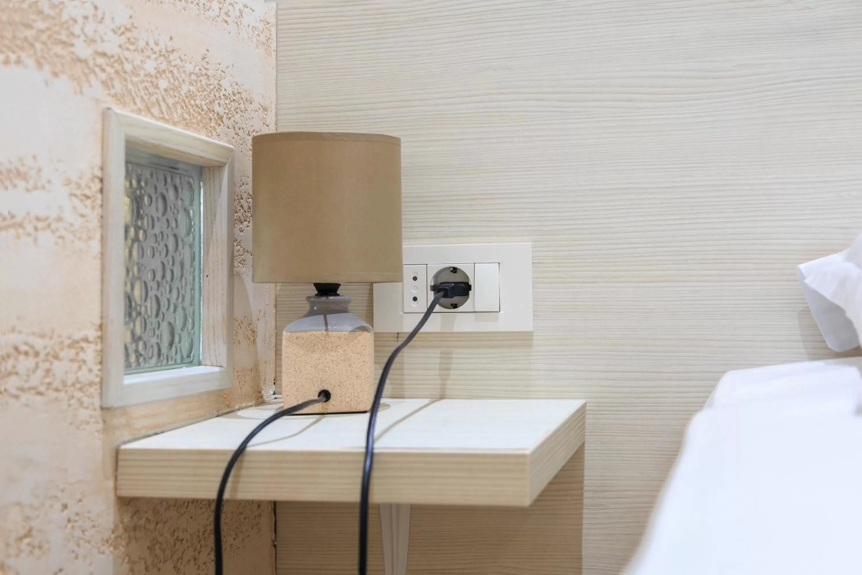 Bed, TV/Entertainment Center in Hotel Maksim