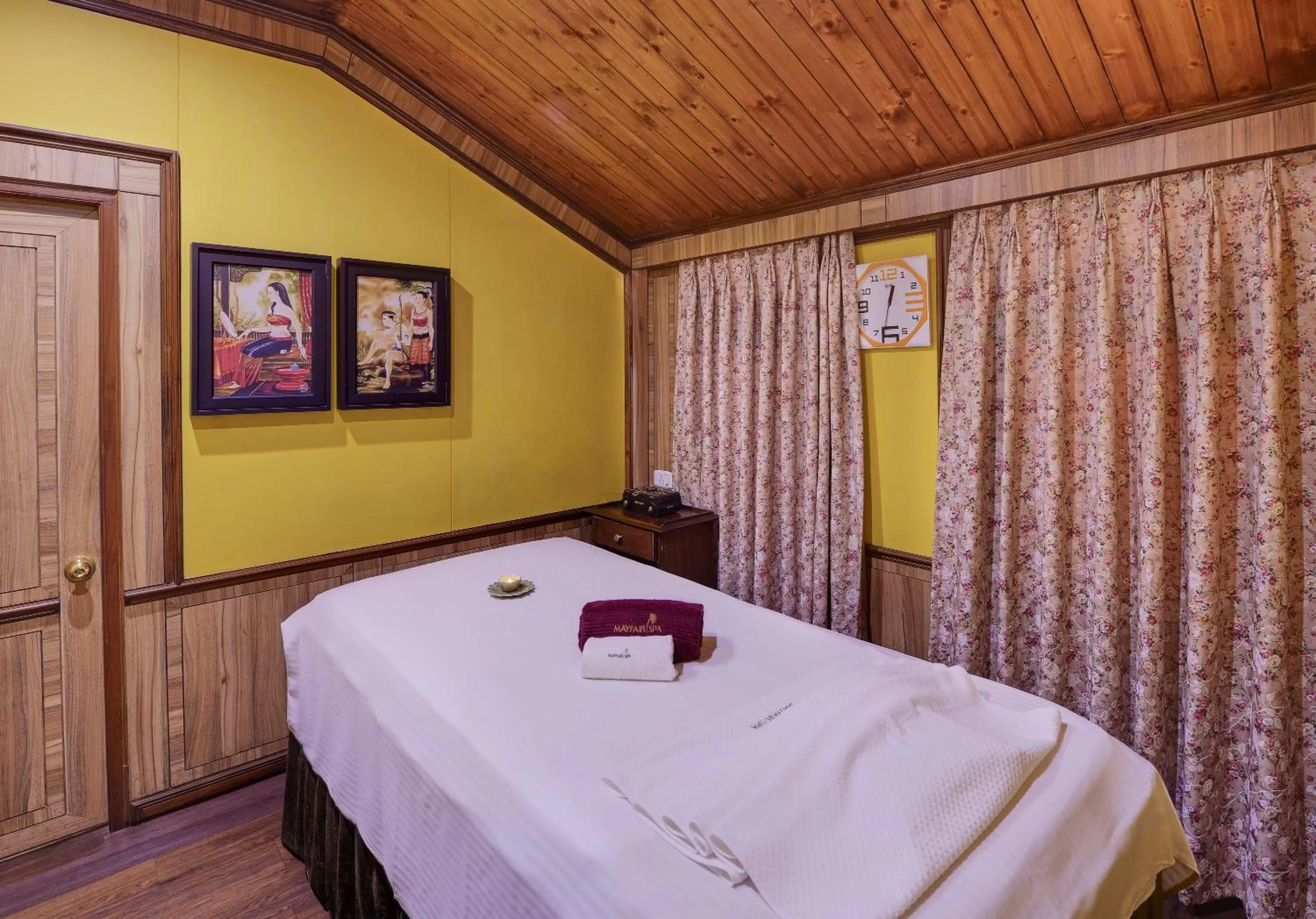 Massage, Bed in Mayfair Darjeeling