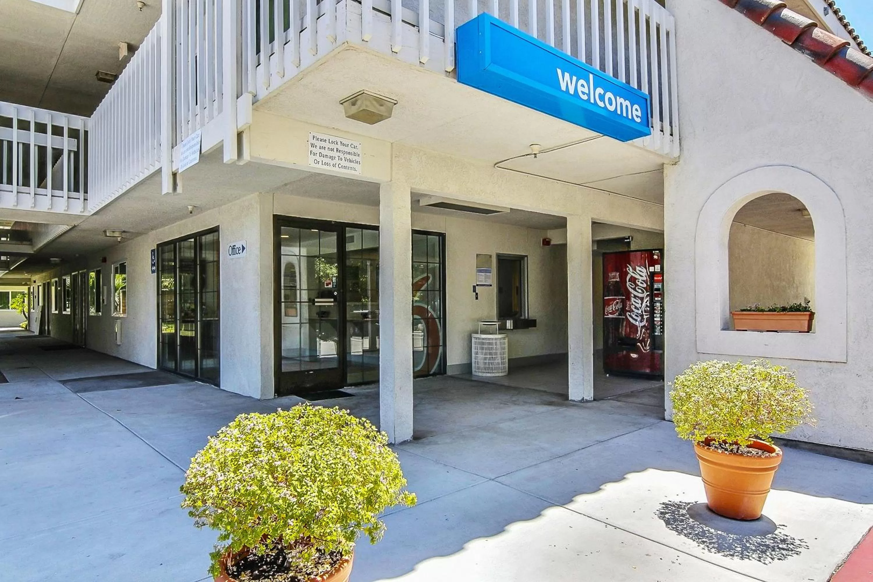 Facade/entrance in Motel 6-Carpinteria, CA - Santa Barbara - South