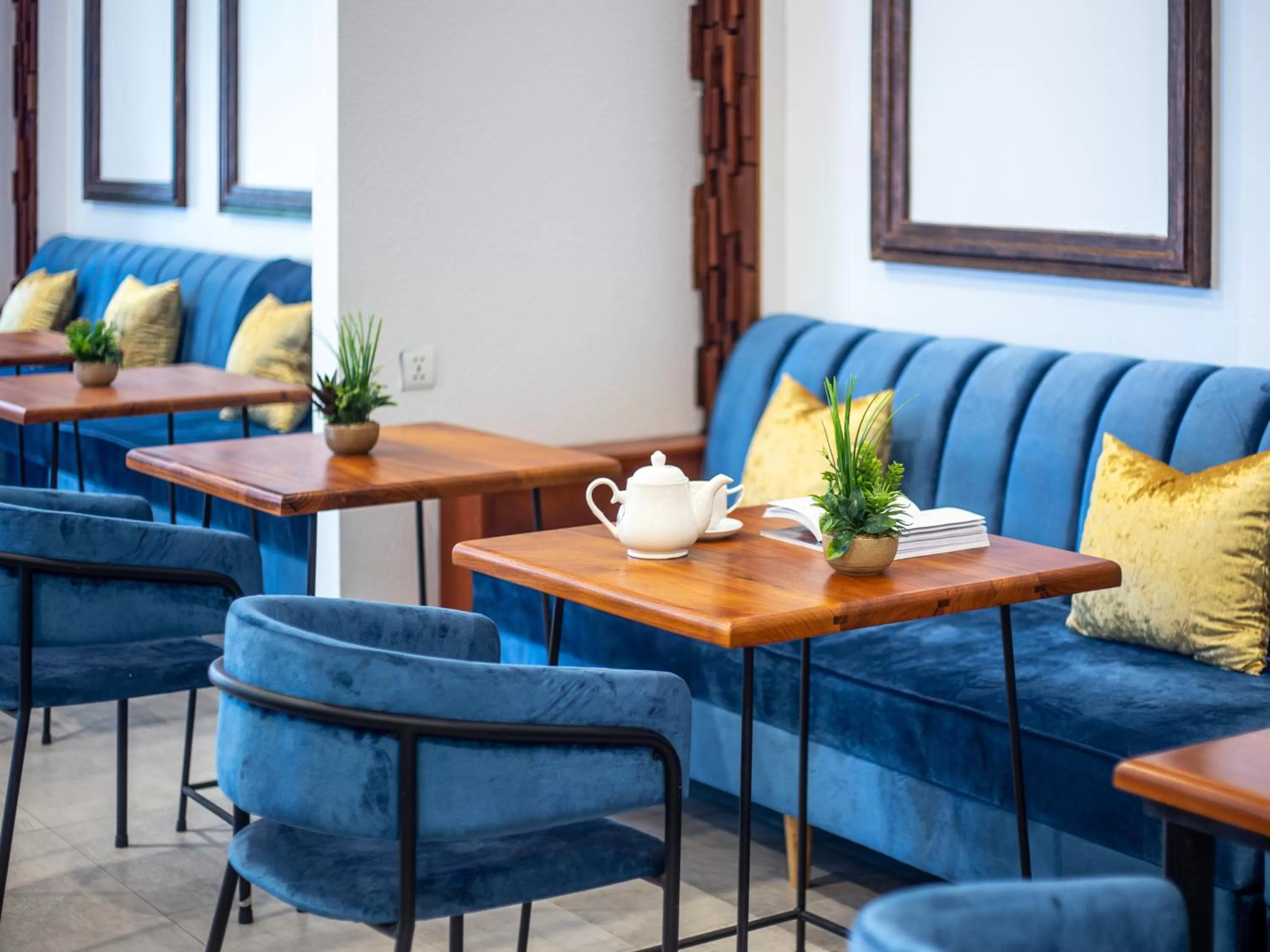 Restaurant/places to eat, Seating Area in Homewood Hotel