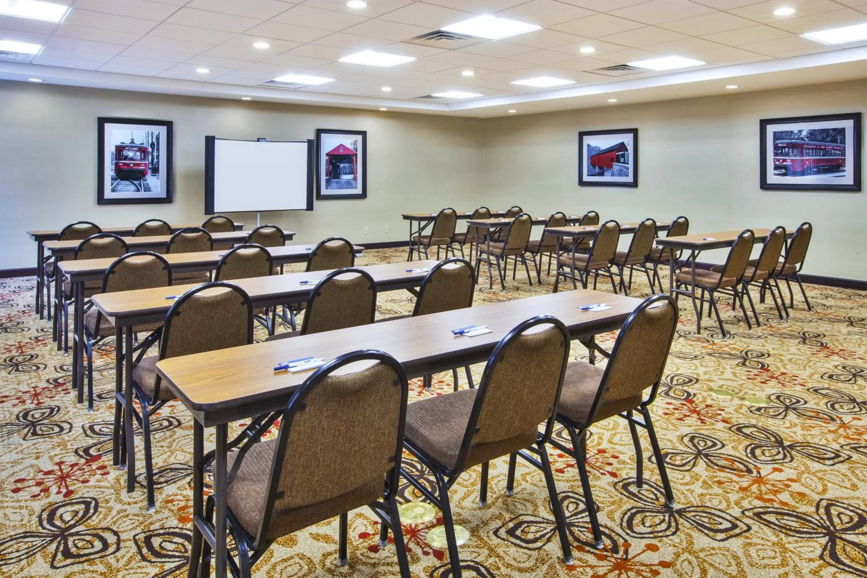 Meeting/conference room in Holiday Inn Express & Suites Washington - Meadow Lands by IHG