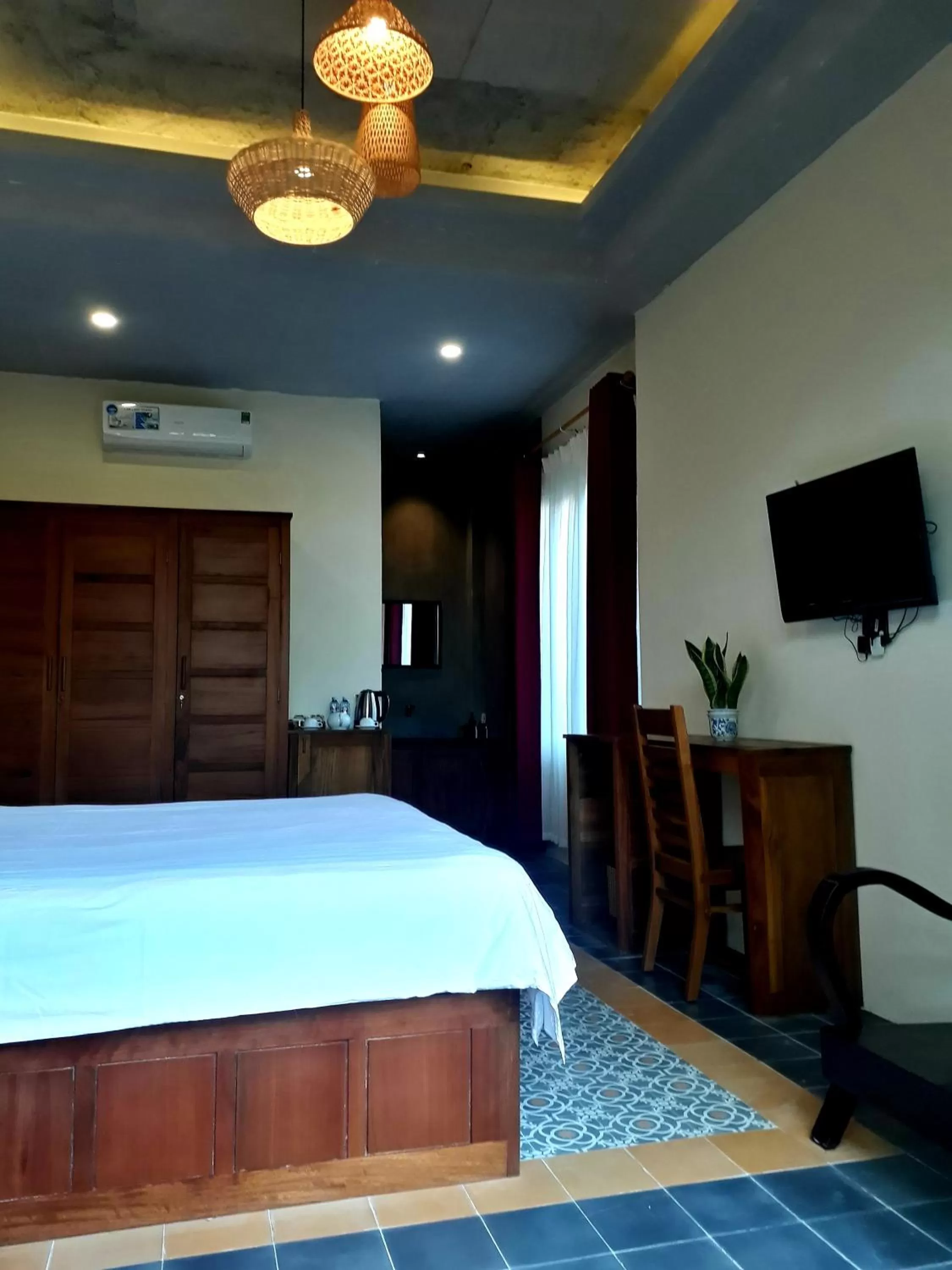 Bedroom, Bed in Pink Tulip Hoi An